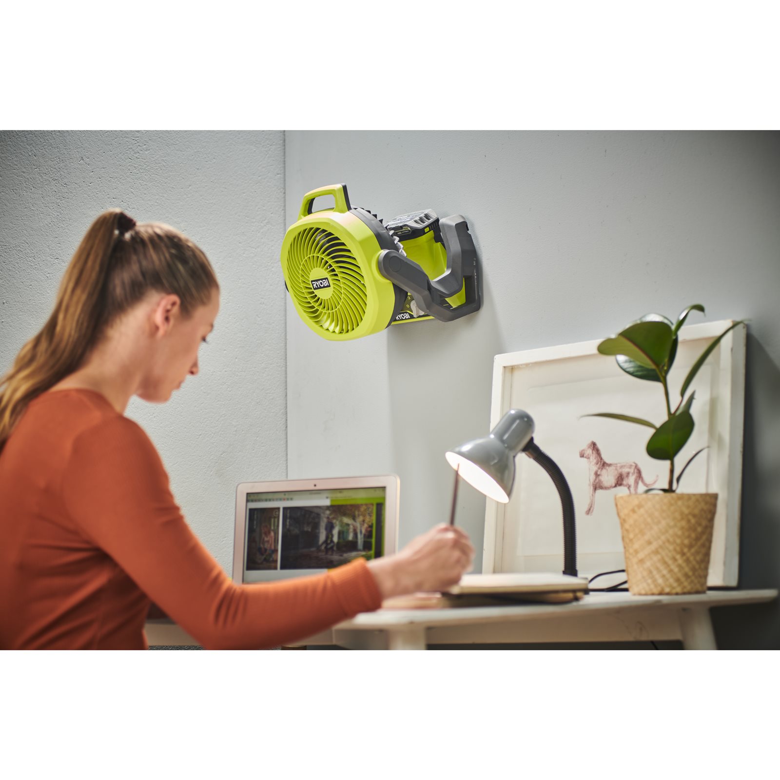Ventilator WHISPER 18V fără cablu Ryobi RF18-0 - in utilizare 5