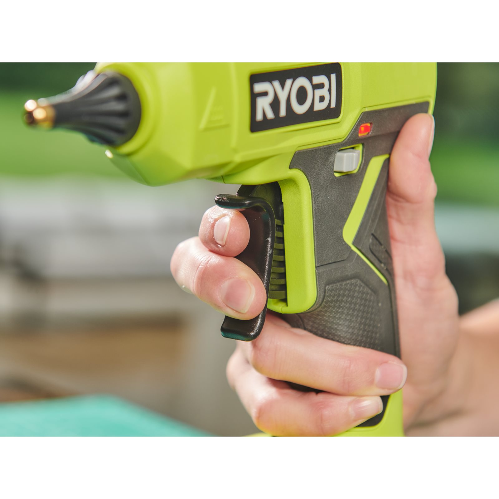 Pistol de lipit ONE+ 18V Ryobi RGLU18-0 - in utilizare 1