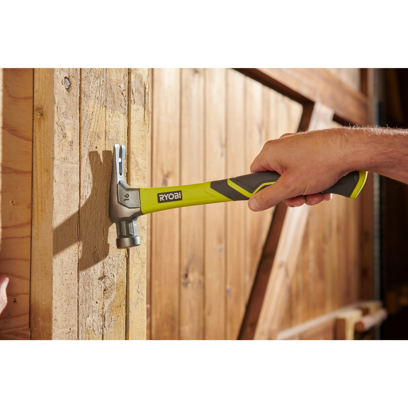 Ciocan dulgher 450 g Ryobi RH16FSS - in utilizare 2