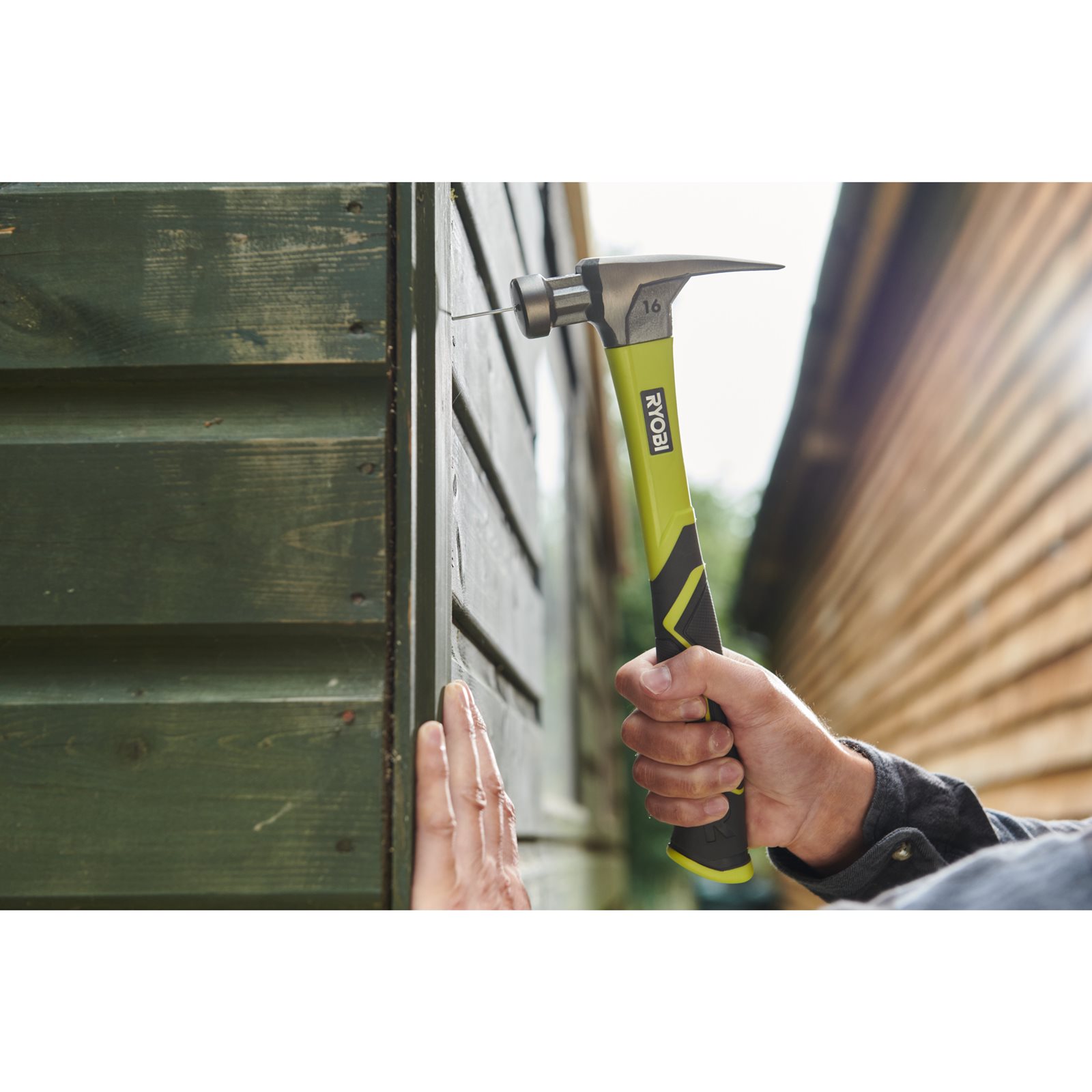 Ciocan dulgher 450 g Ryobi RH16FSS - in utilizare 3