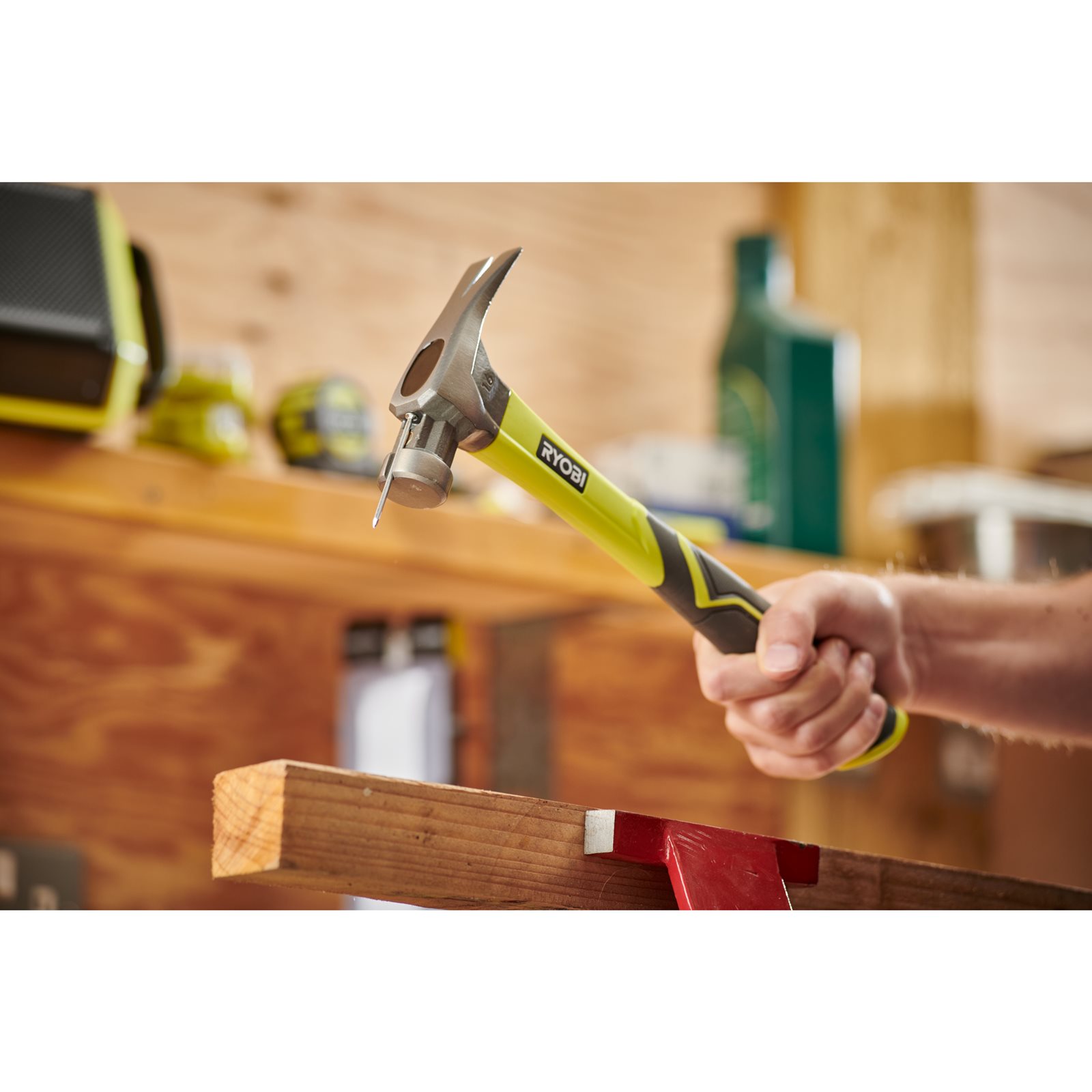 Ciocan dulgher 450 g Ryobi RH16FSS - in utilizare 4