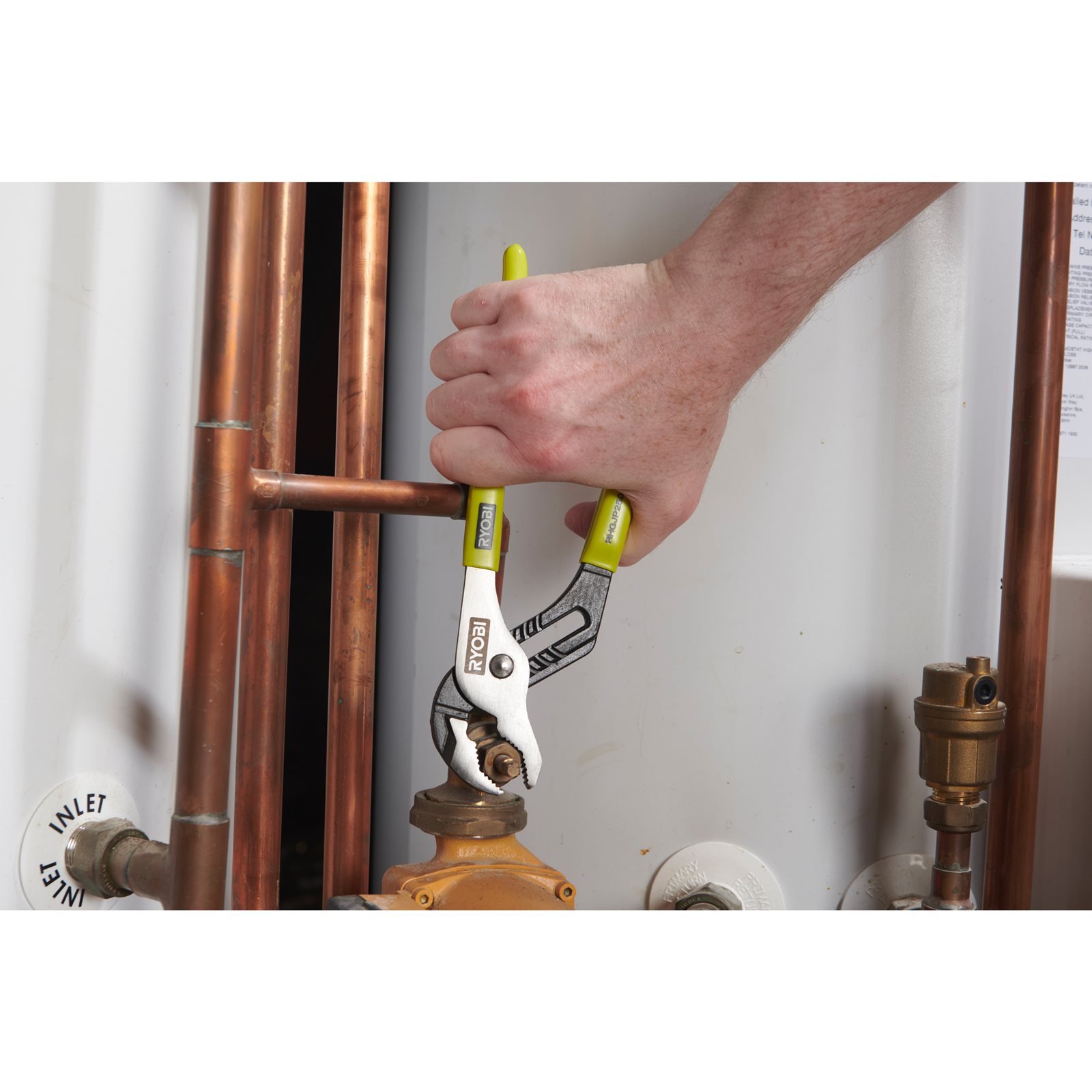 Clește cu îmbinare cu șanț 250 mm Ryobi RHGJP250 - in utilizare 1