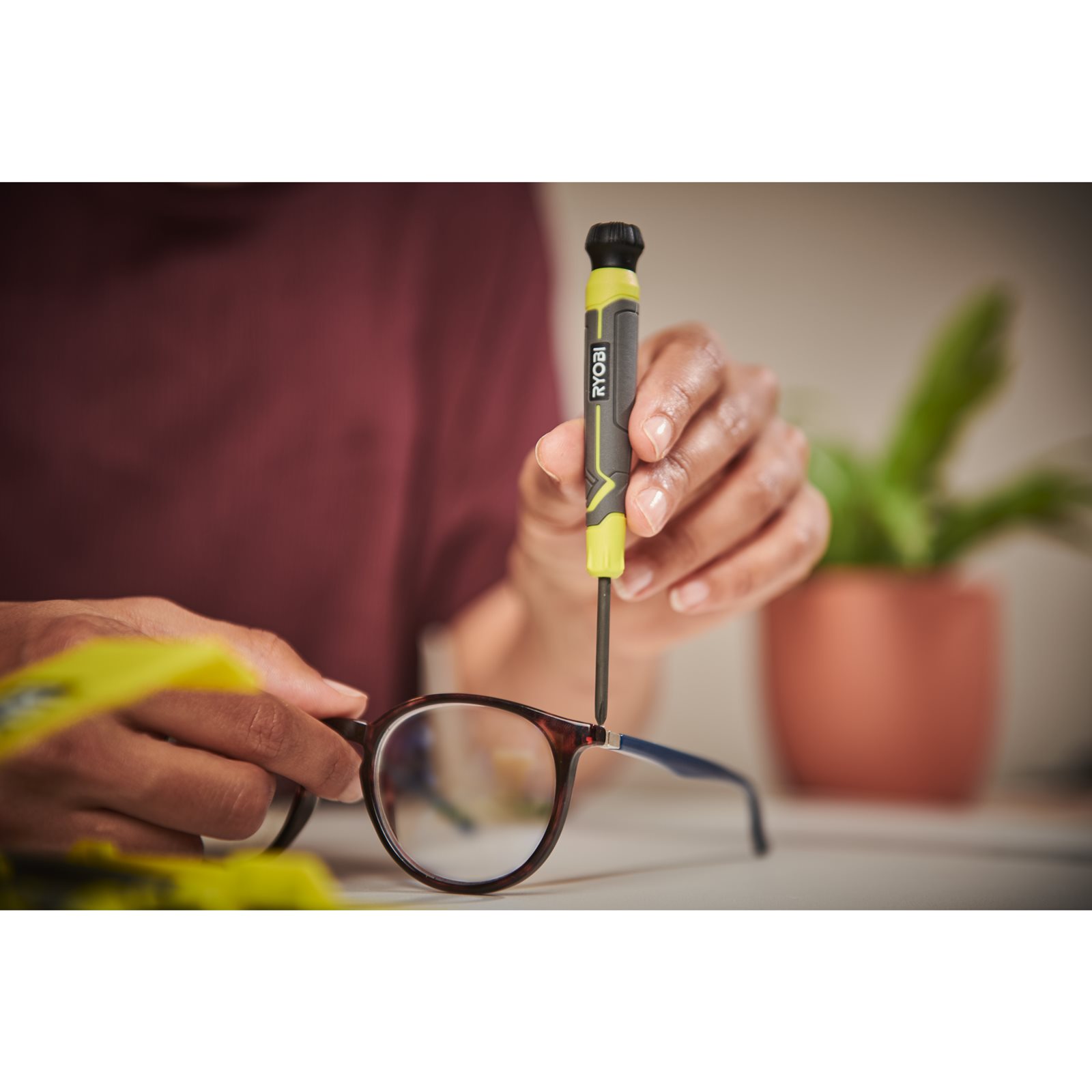 Șurubelnițe Ryobi RHSDSPC6 - in utilizare 1