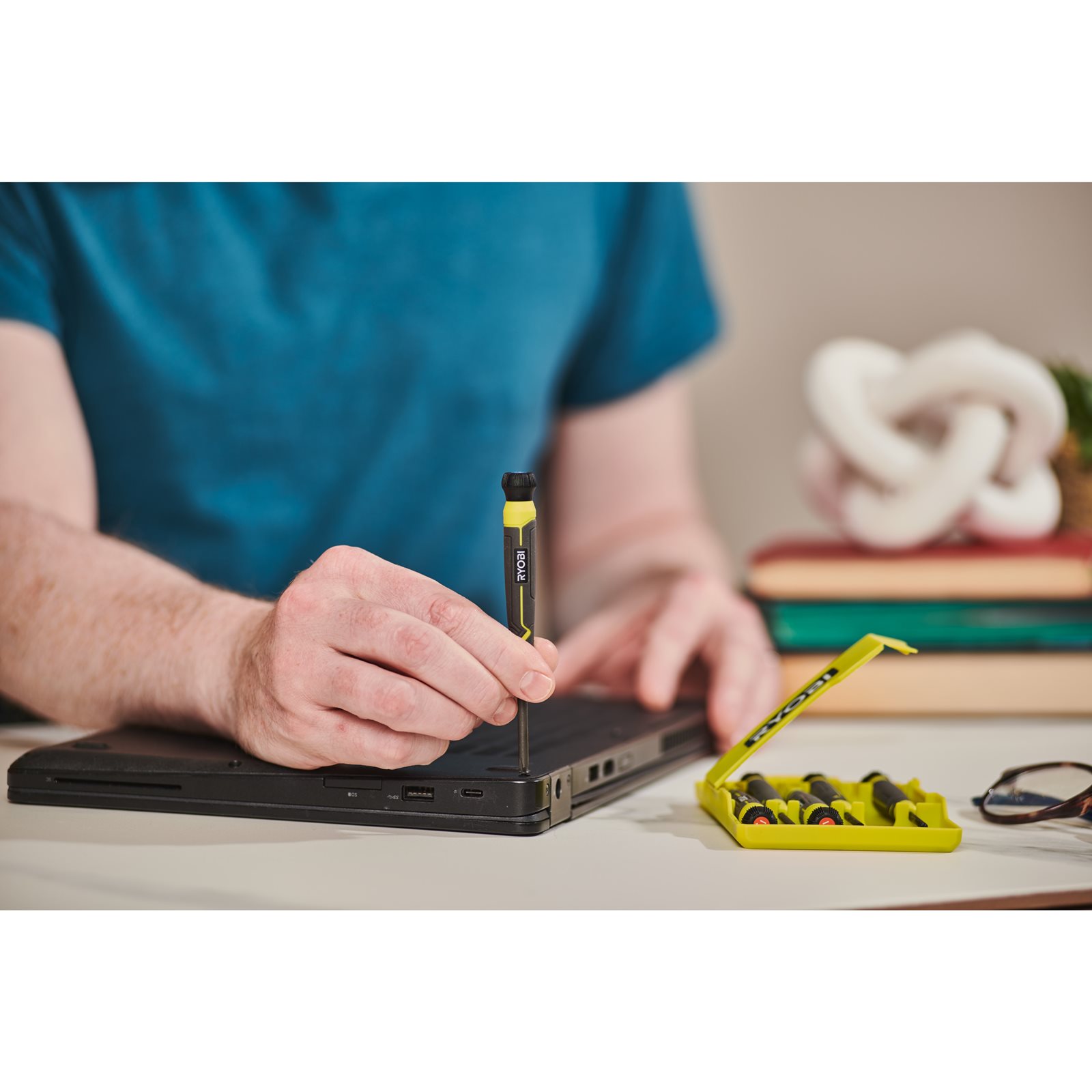 Șurubelnițe Ryobi RHSDSPC6 - in utilizare 2