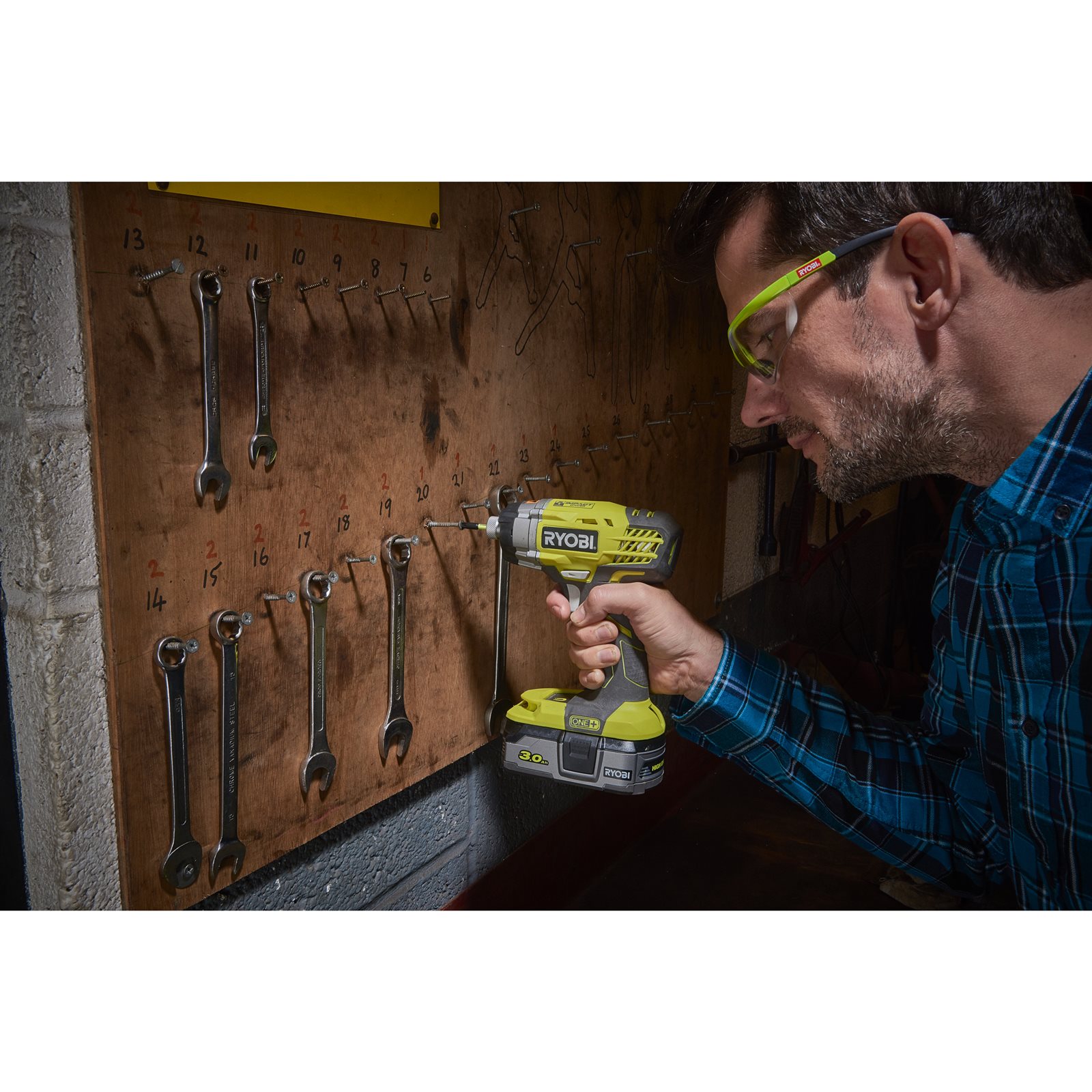 Mașină de înșurubat cu impact 18V ONE+ Ryobi RID1801M - in utilizare 1