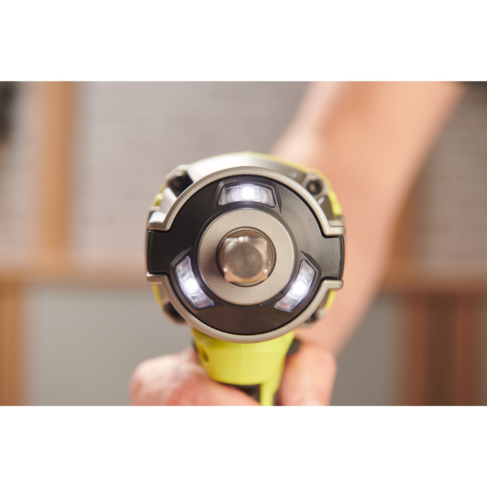 Chei de impact Ryobi RIW18BL-0 - in utilizare 3