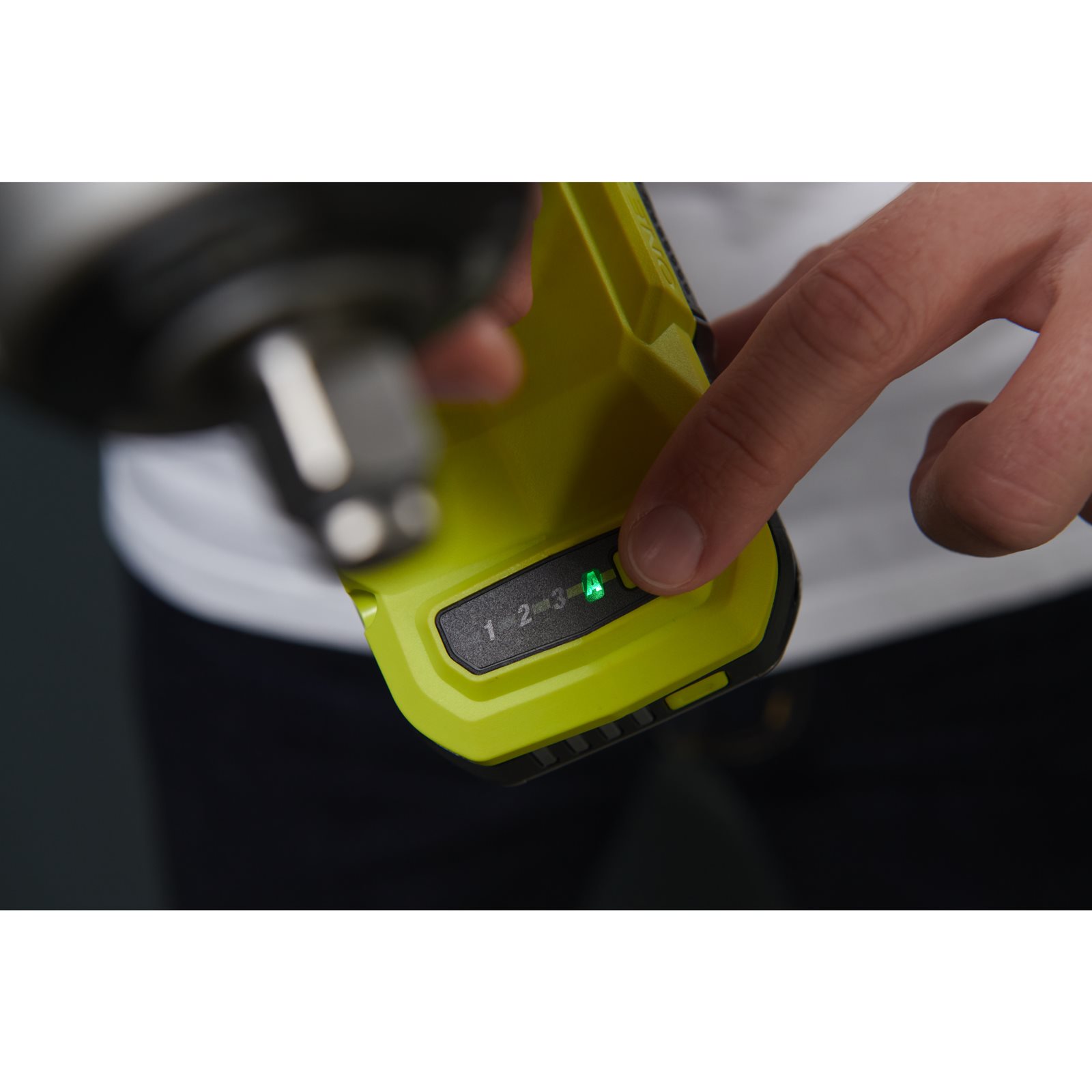 Chei de impact Ryobi RIW18CBL-0 - in utilizare 3