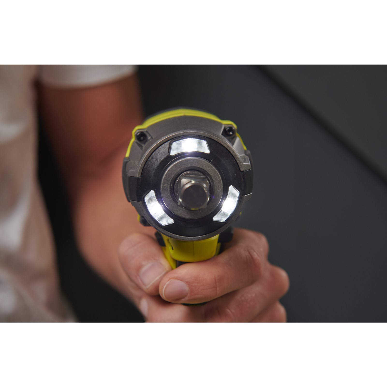 Chei de impact Ryobi RIW18CBL-0 - in utilizare 4
