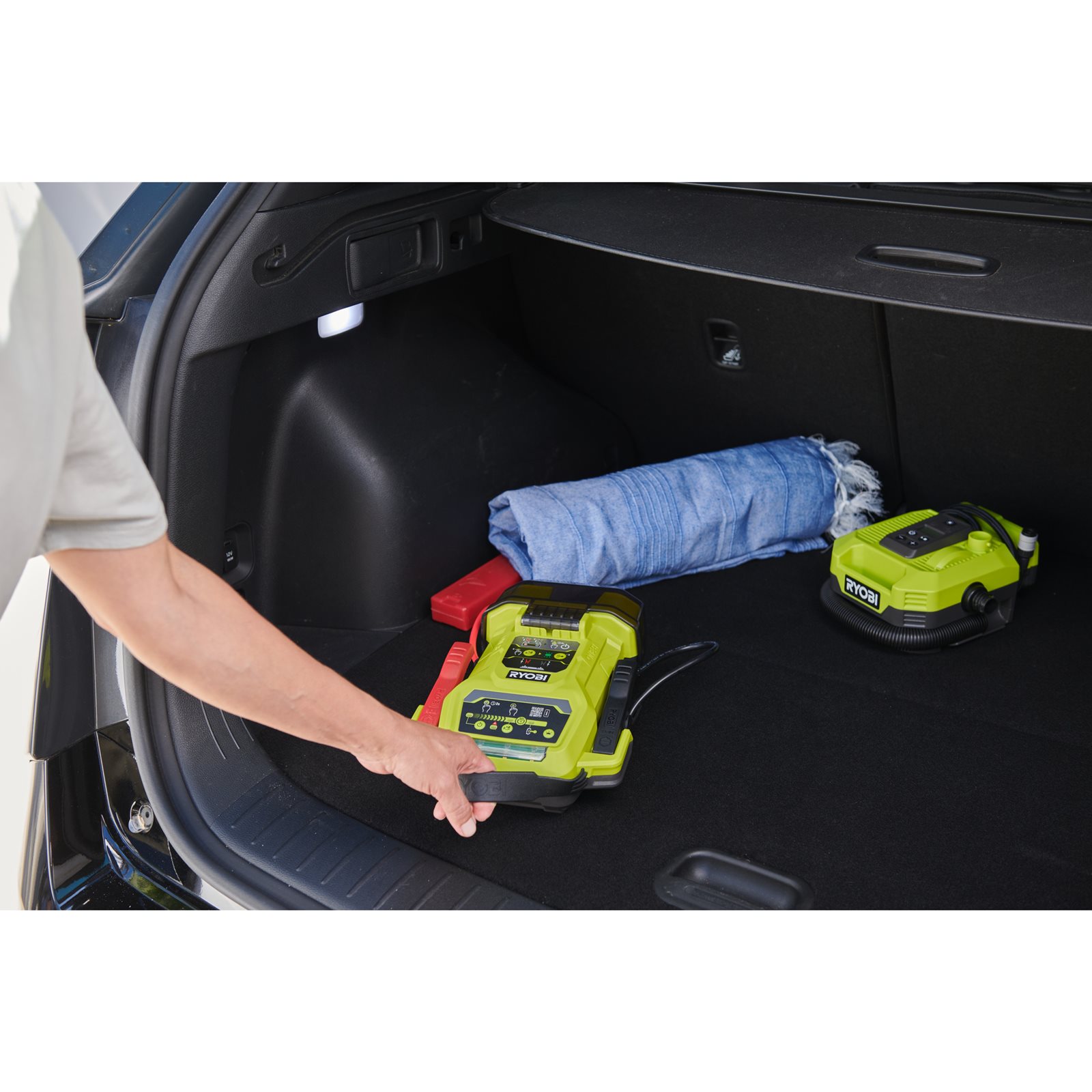 Jump Starters Ryobi RJSC18-0 - in utilizare 3