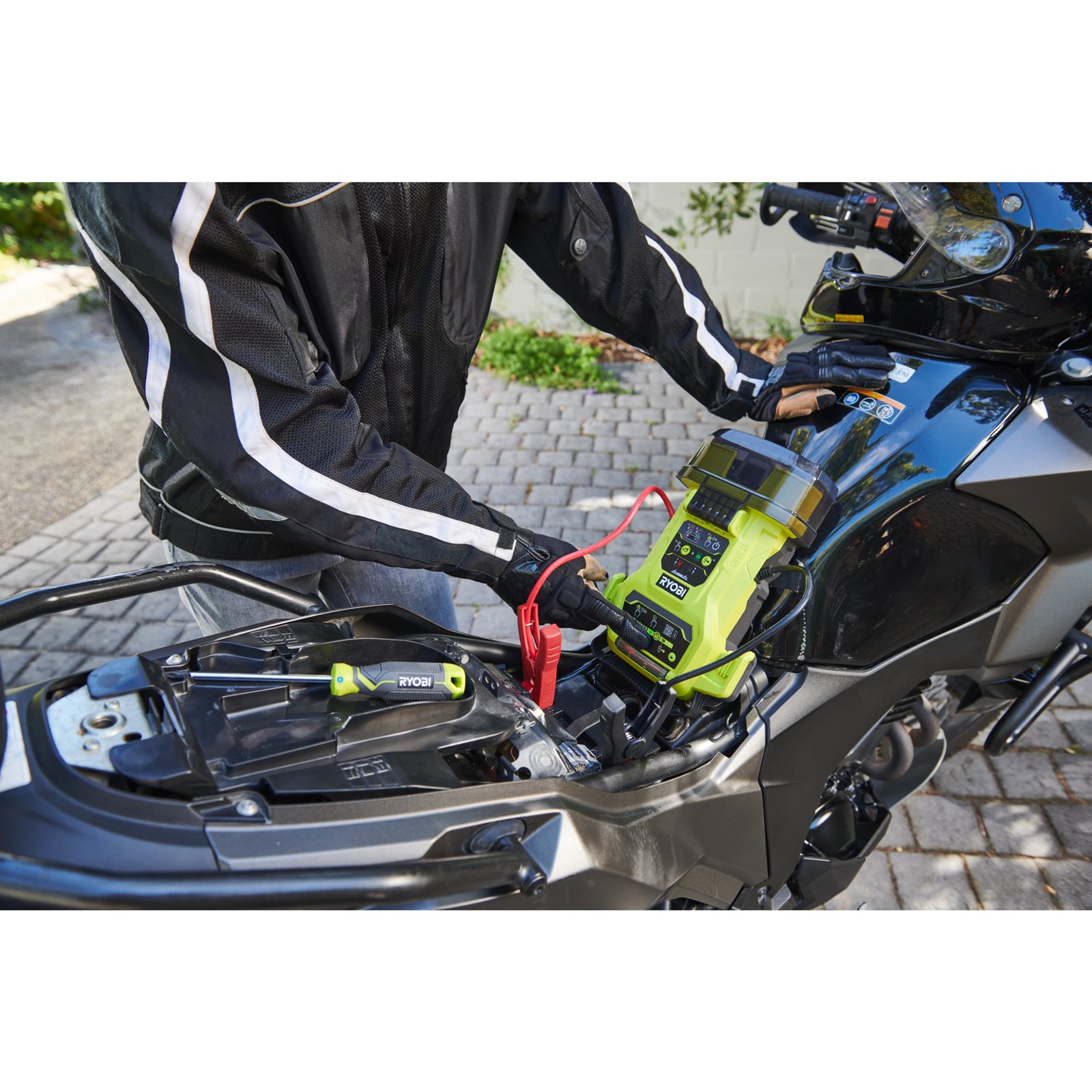 Jump Starters Ryobi RJSC18-0 - in utilizare 6