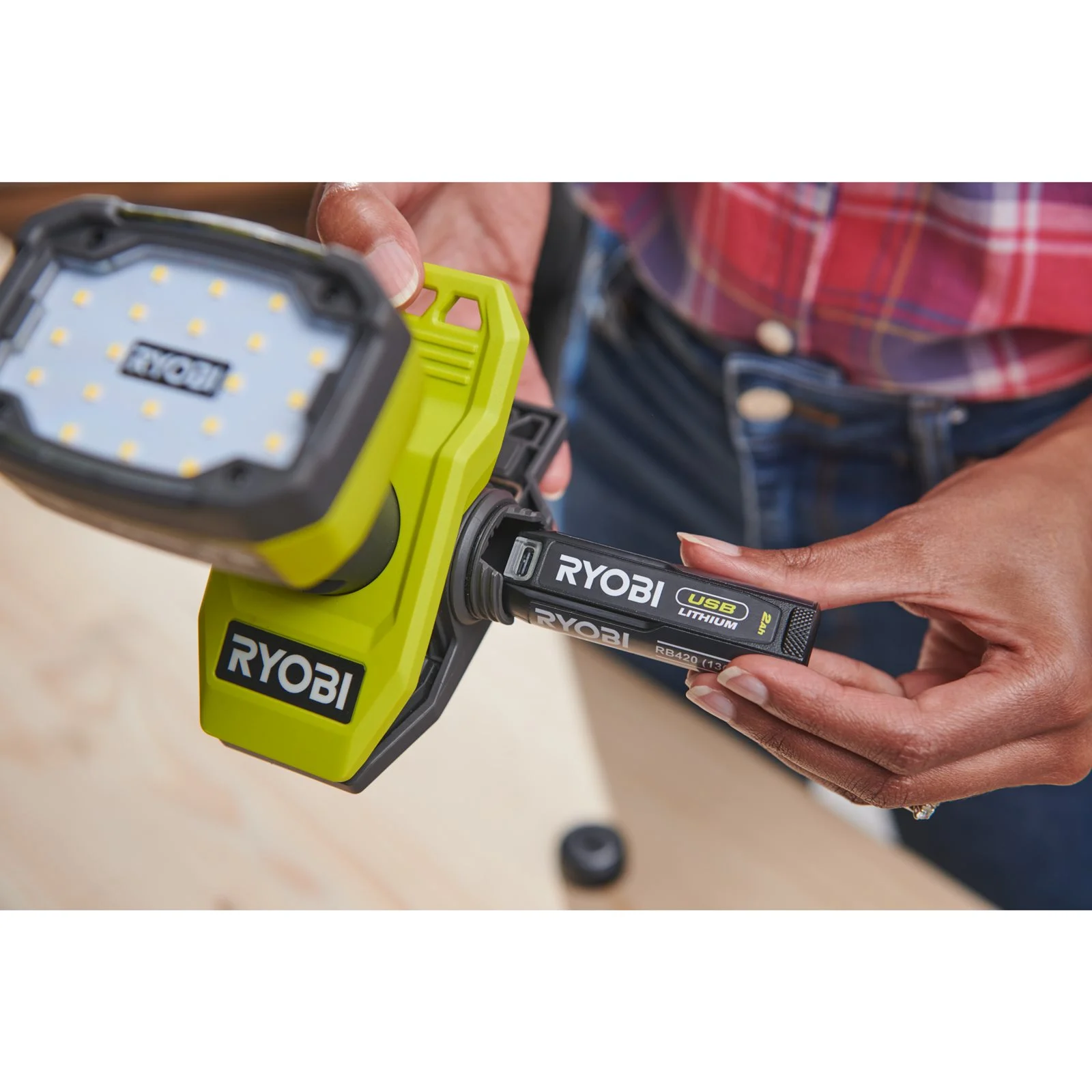 Iluminat Ryobi RLC4-0 - in utilizare 4
