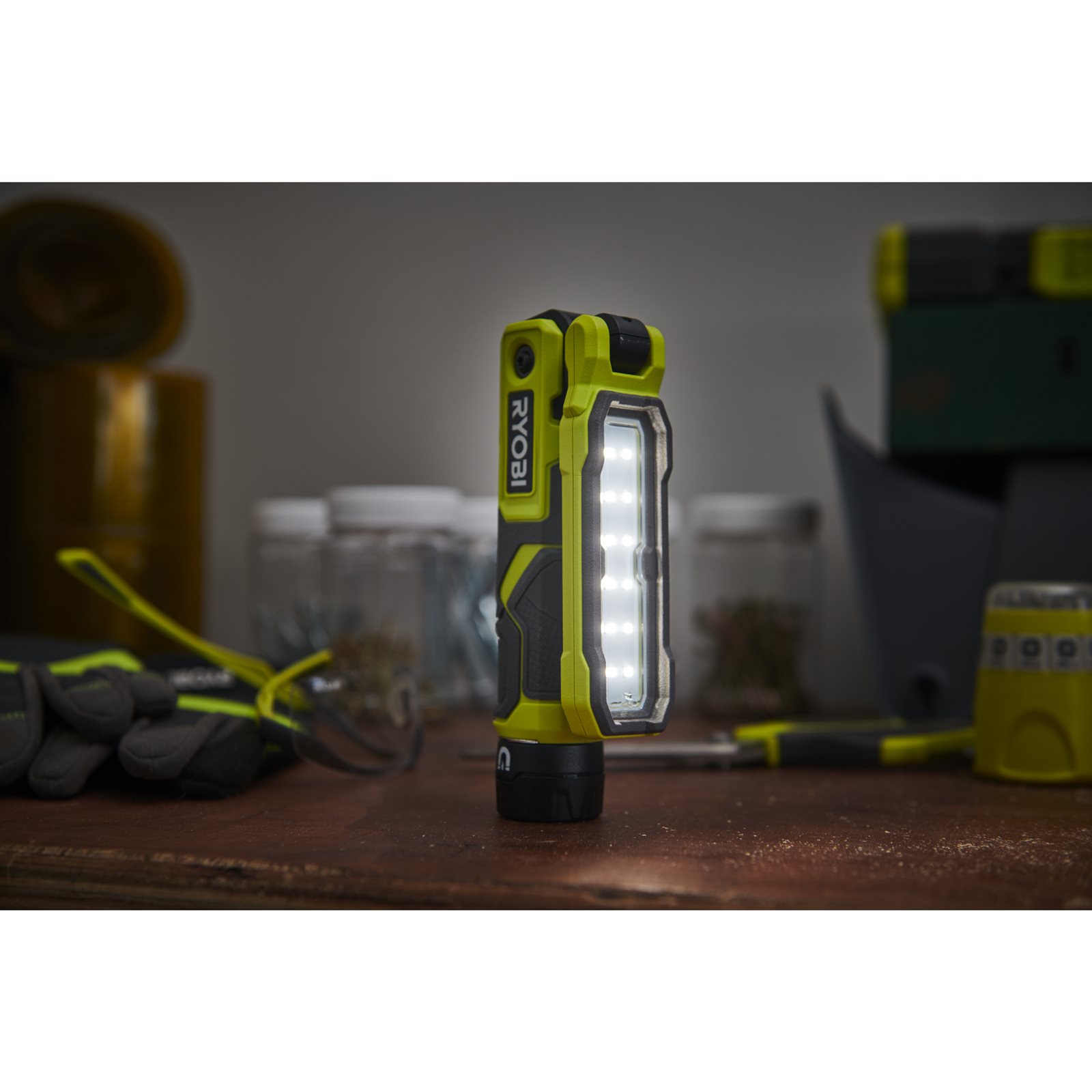 Lumină de inspecție USB Lithium 4V Ryobi RLI4-0 - in utilizare 6