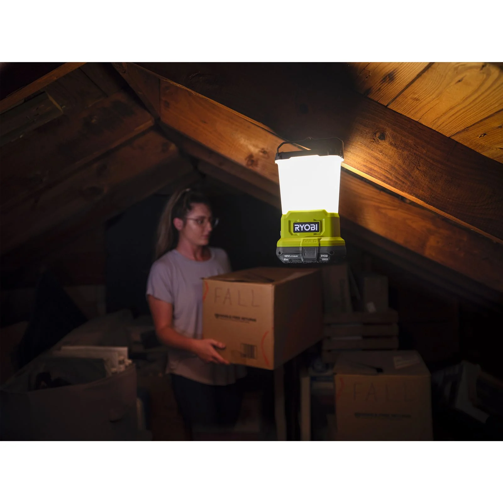 Lampă tip felinar 18V ONE+ Ryobi RLL18-0 - in utilizare 4