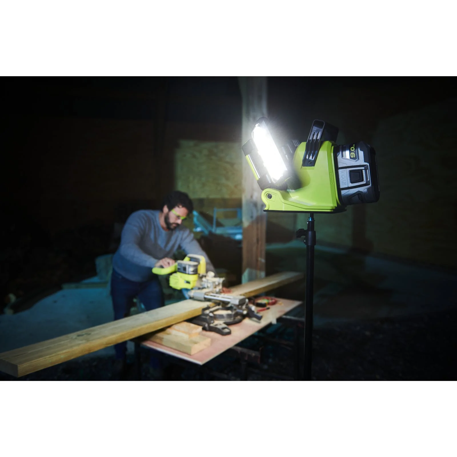 Aplică fără cablu de 18V Ryobi RLP18-0 - in utilizare 4