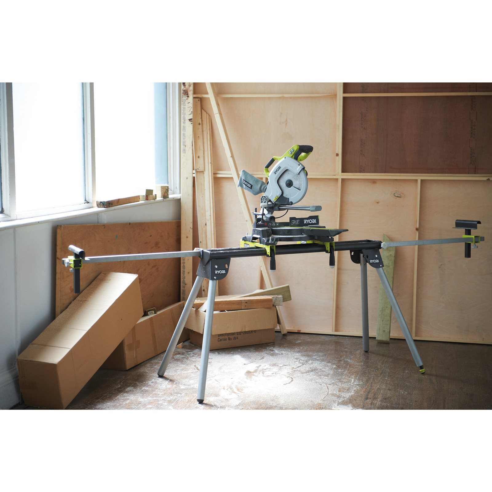 Stand cu picioare reglabil 294 cm Ryobi RLS01 - in utilizare 1