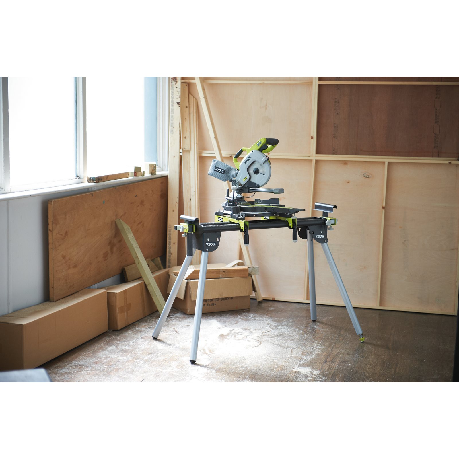 Stand cu picioare reglabil 216 cm Ryobi RLS02 - in utilizare 1