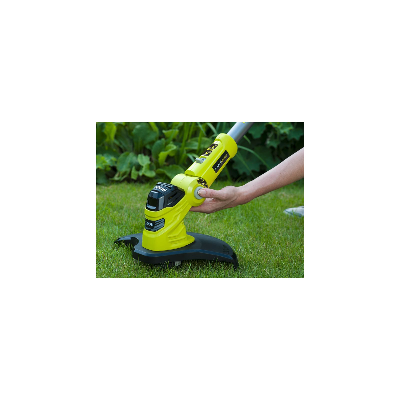 Trimmer iarbă 18V ONE+, Hybrid, lățime tăiere 25/30 cm (1 x 2,5Ah) Ryobi RLT1831H25F - in utilizare 1