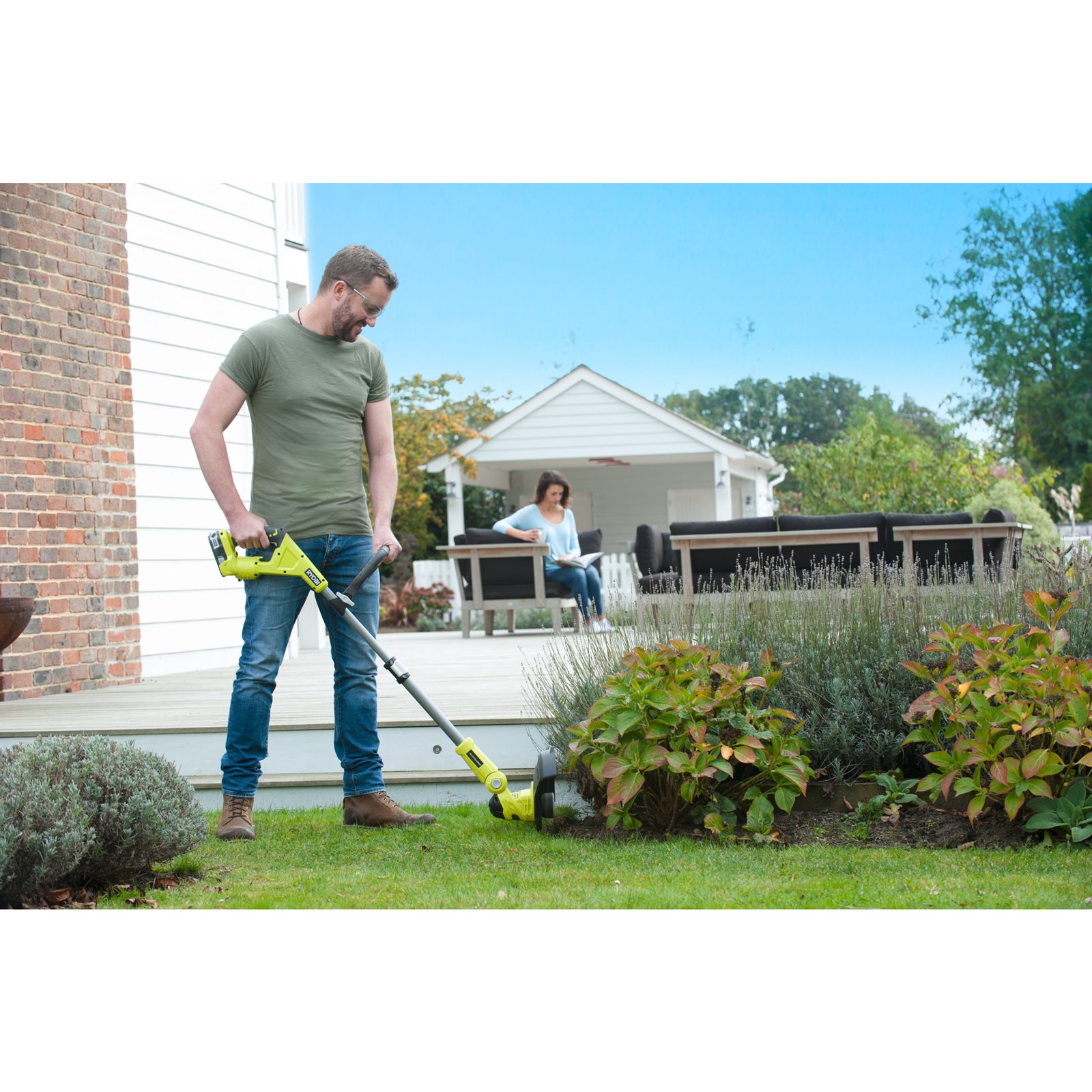 Trimmer iarbă 18V ONE+, Hybrid, lățime tăiere 25/30 cm (1 x 2,5Ah) Ryobi RLT1831H25F - in utilizare 5