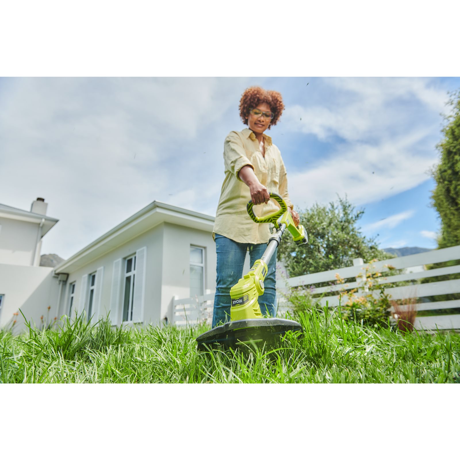 Trimmer iarbă 18V ONE+, lățime tăiere 25/30 cm (1 x 2,5 Ah) Ryobi RLT183225F - in utilizare 1