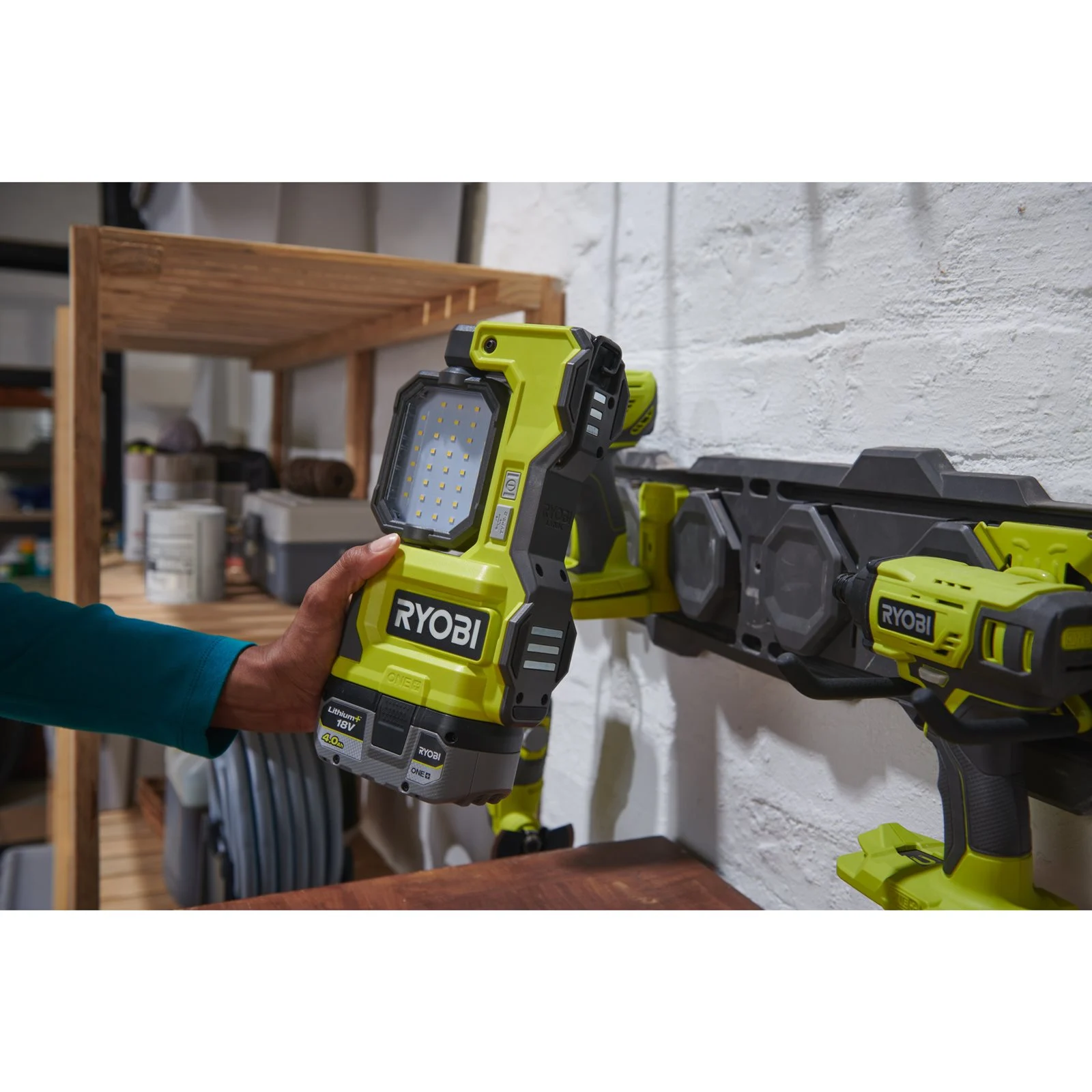 Iluminat Ryobi RMTL18-0 - in utilizare 3