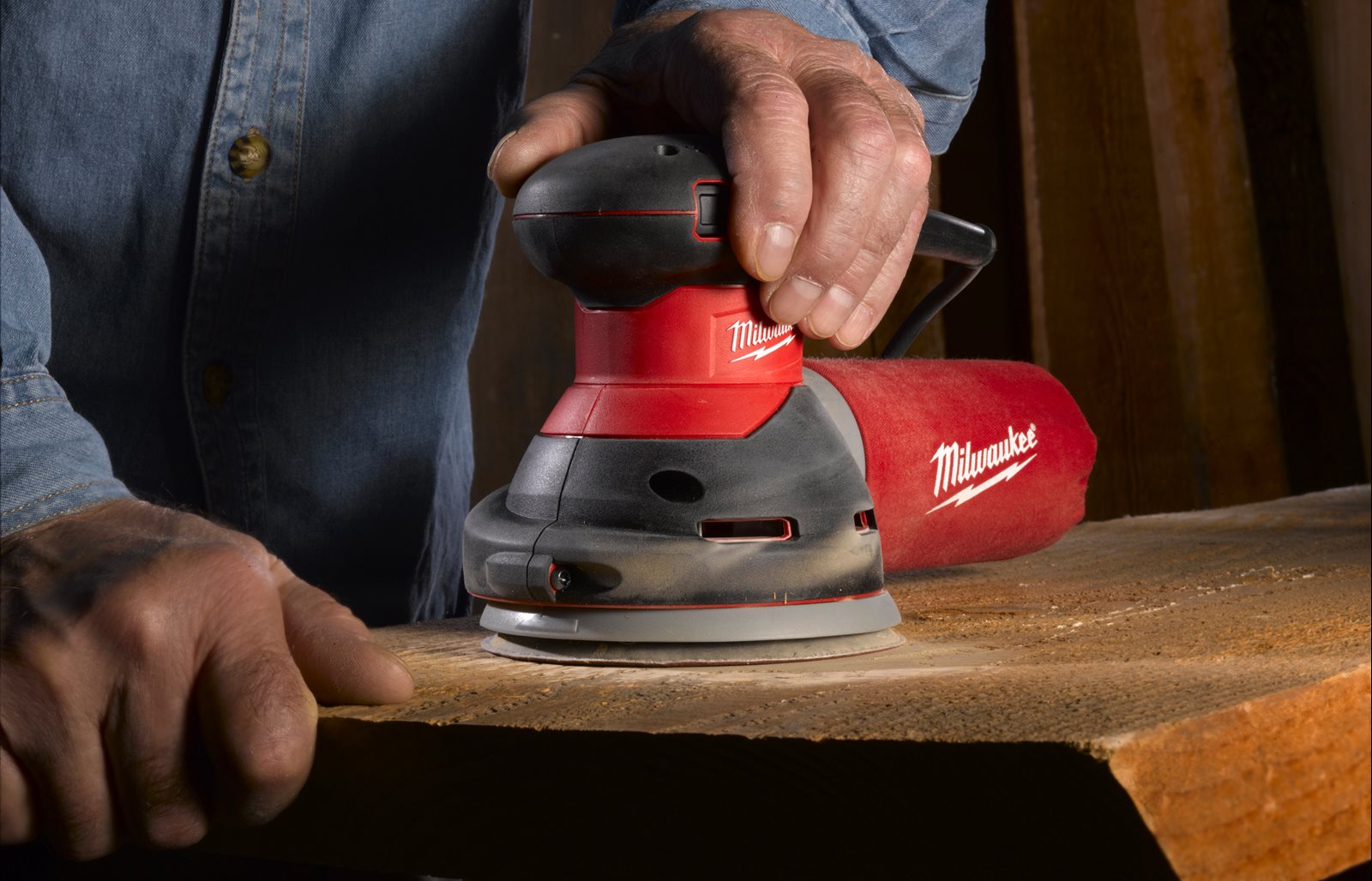 Șlefuitor orbital 5" (125 mm) Milwaukee ROS 125 E - in utilizare 2