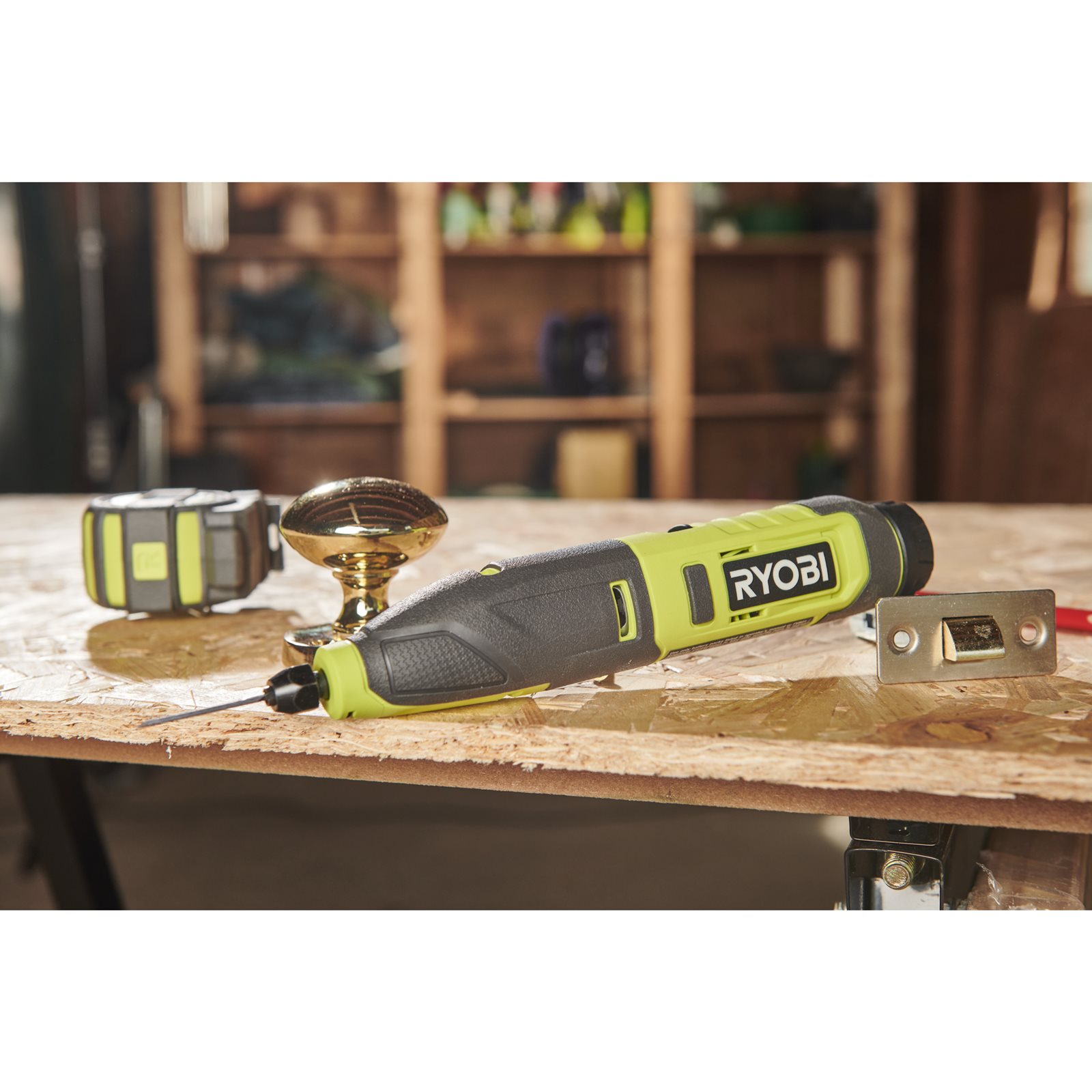 Daltă electrică USB Lithium 4V (1x 2,0Ah) Ryobi RPC4-120G - in utilizare 5