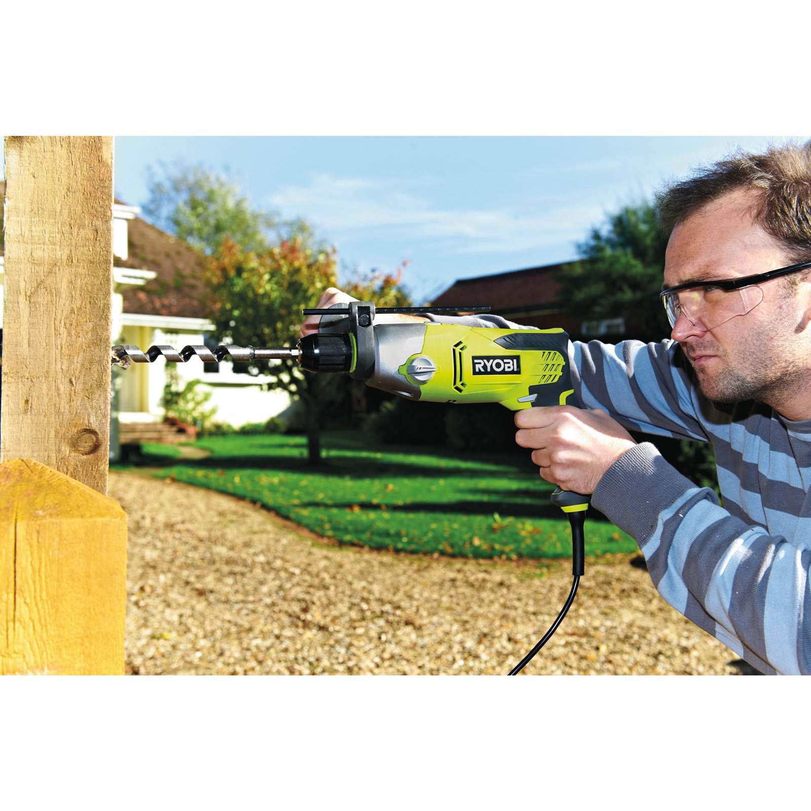 Mașină de găurit cu percuție electrică 1010 W Ryobi RPD1010-K - in utilizare 4