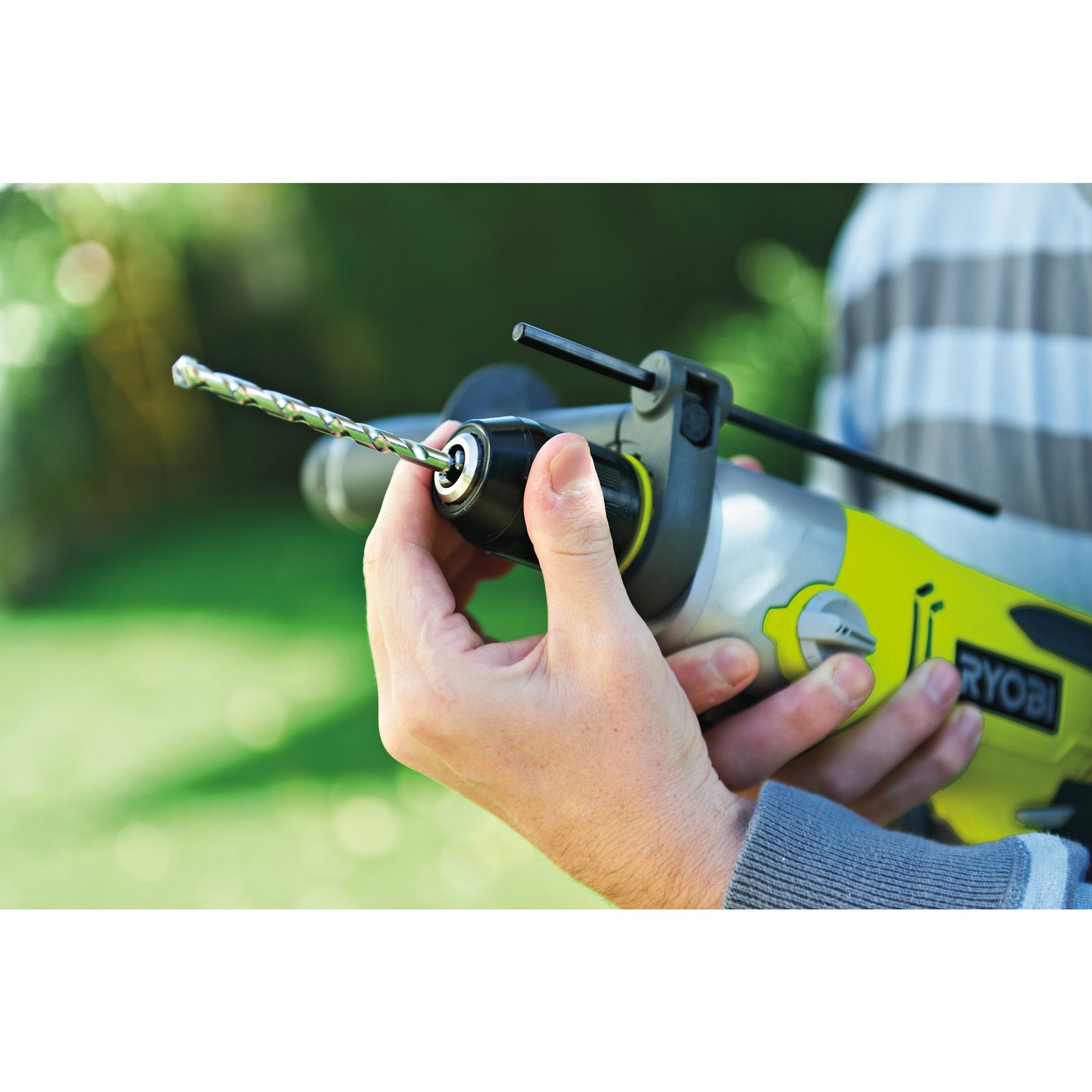 Mașină de găurit cu percuție electrică 1010 W Ryobi RPD1010-K - in utilizare 5