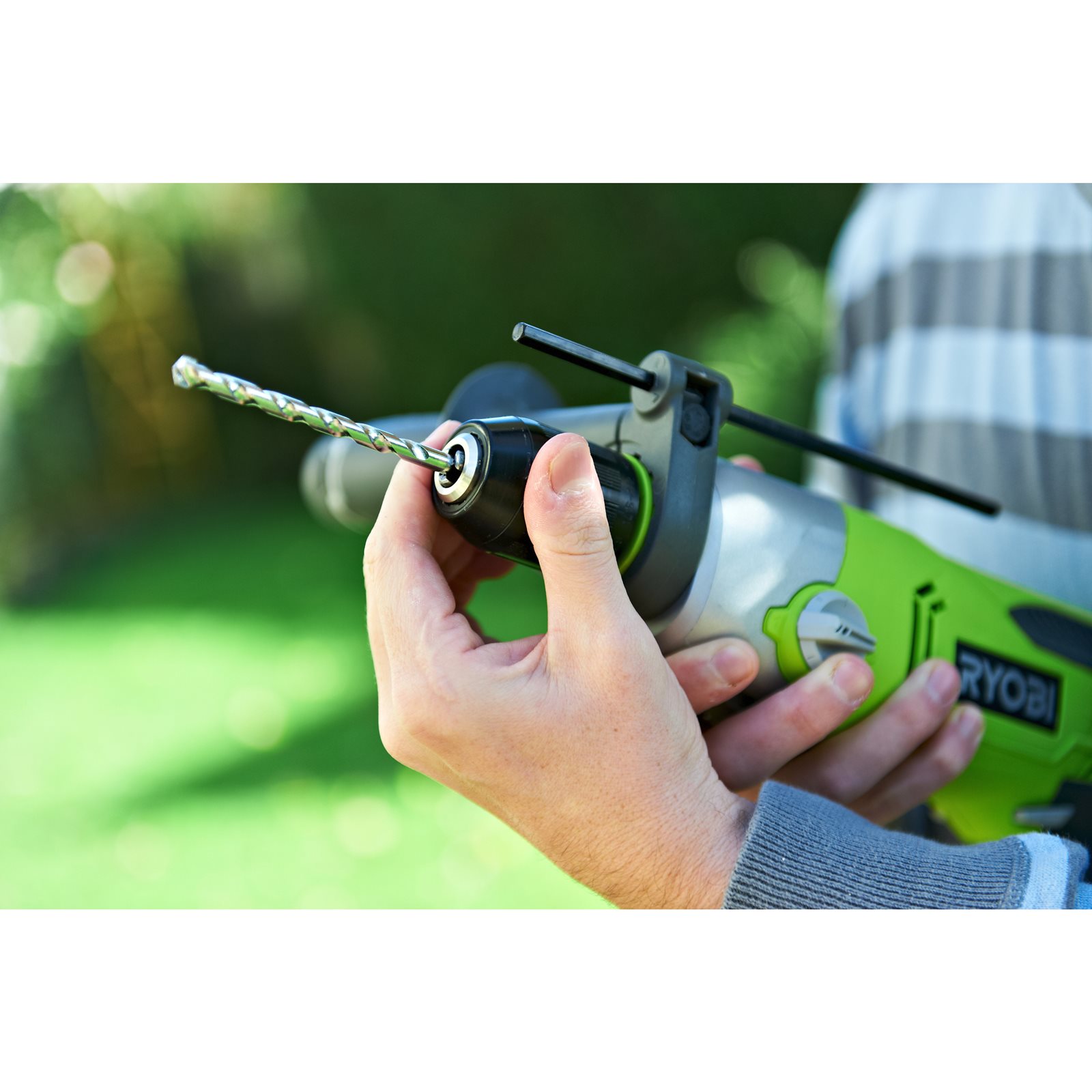 Mașină de găurit cu percuție electrică 1200 W Ryobi RPD1200-K - in utilizare 5