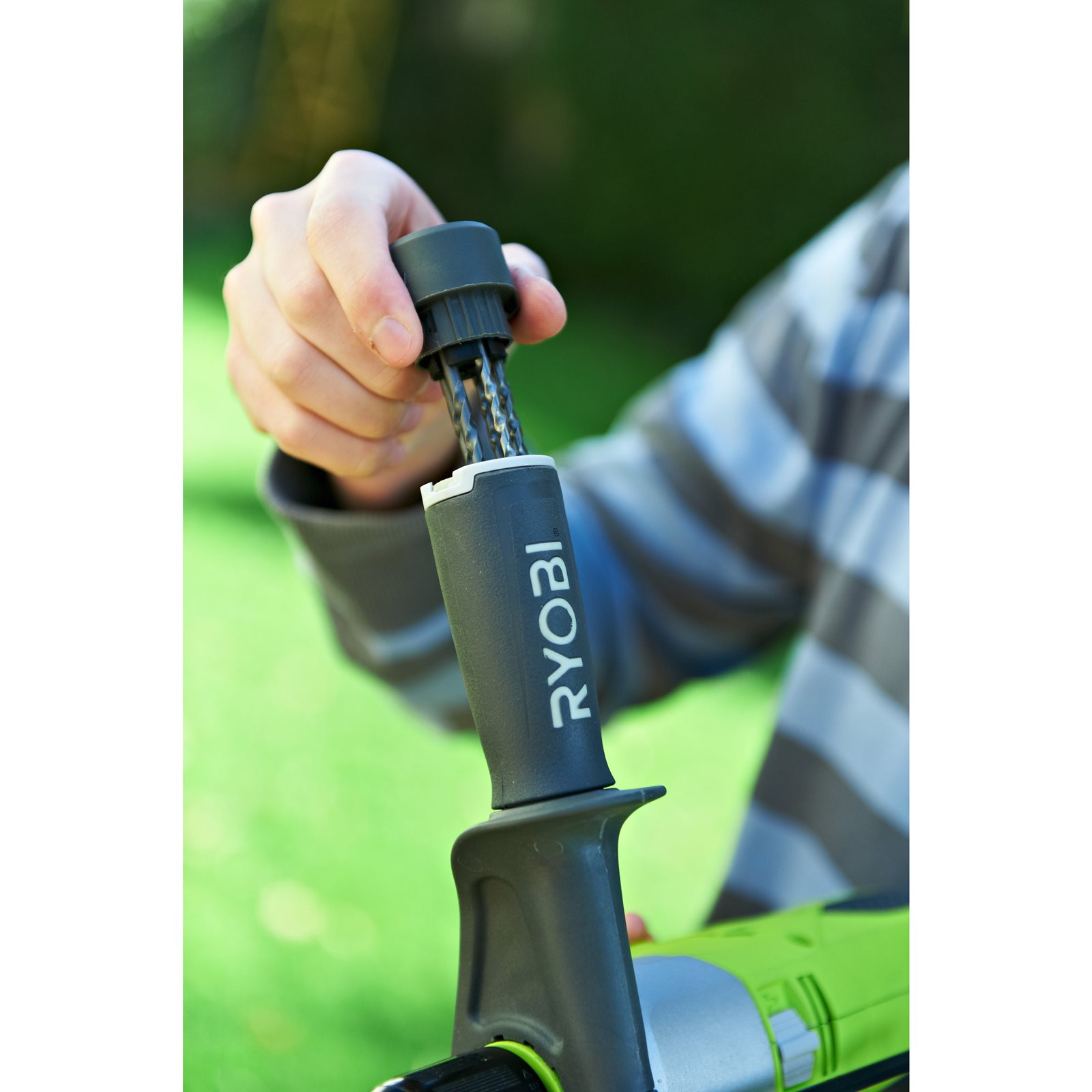Mașină de găurit cu percuție electrică 1200 W Ryobi RPD1200-K - in utilizare 6