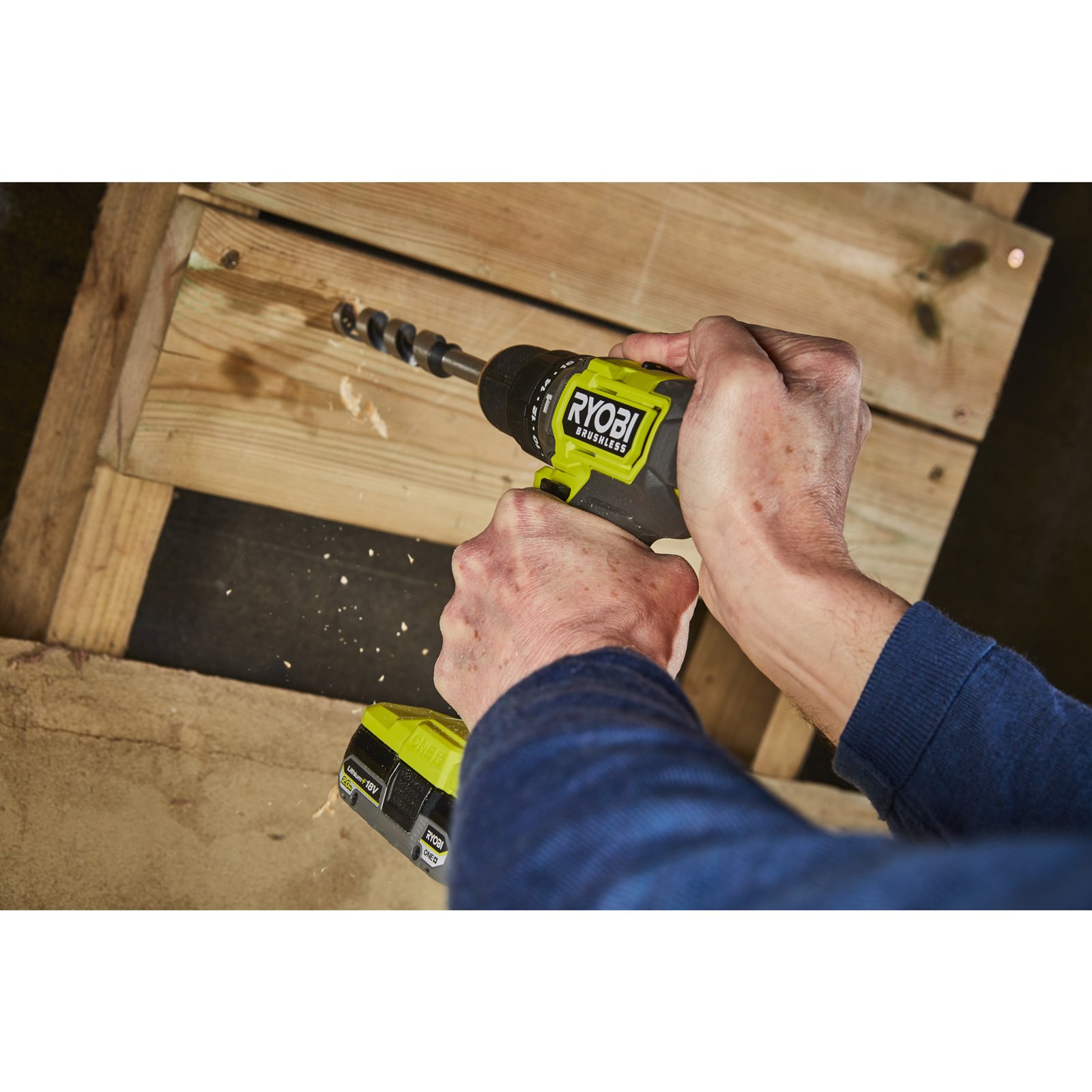 Rotopercutor 18V ONE+ fără cablu și fără perii (2x 2,0Ah) Ryobi RPD18BL1-2C20S - in utilizare 3