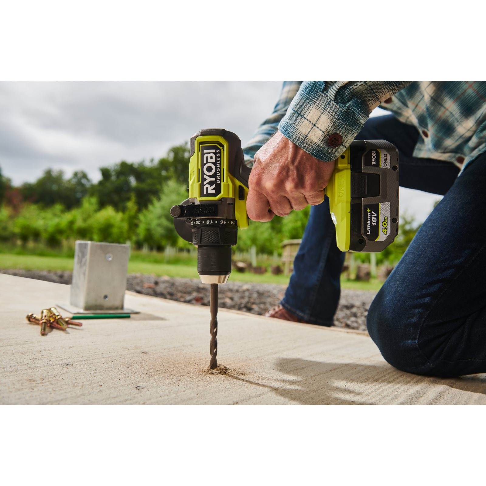Mașini de găurit cu percuție Ryobi RPD18BL2-0 - in utilizare 4
