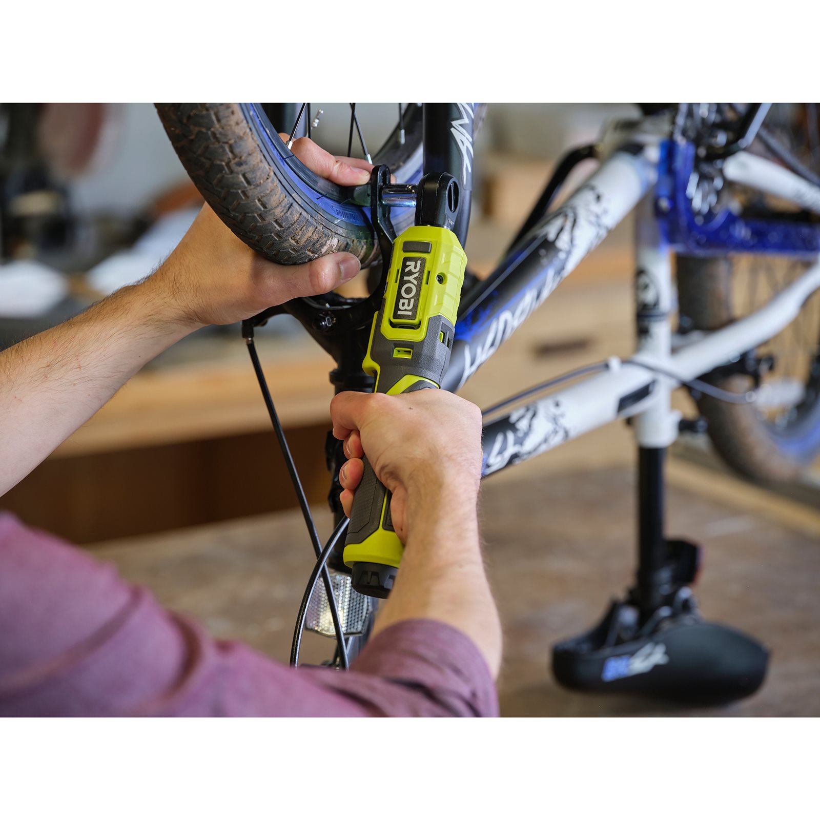 Cheie cu clichet USB Lithium 4V Ryobi RR14W4-0 - in utilizare 5