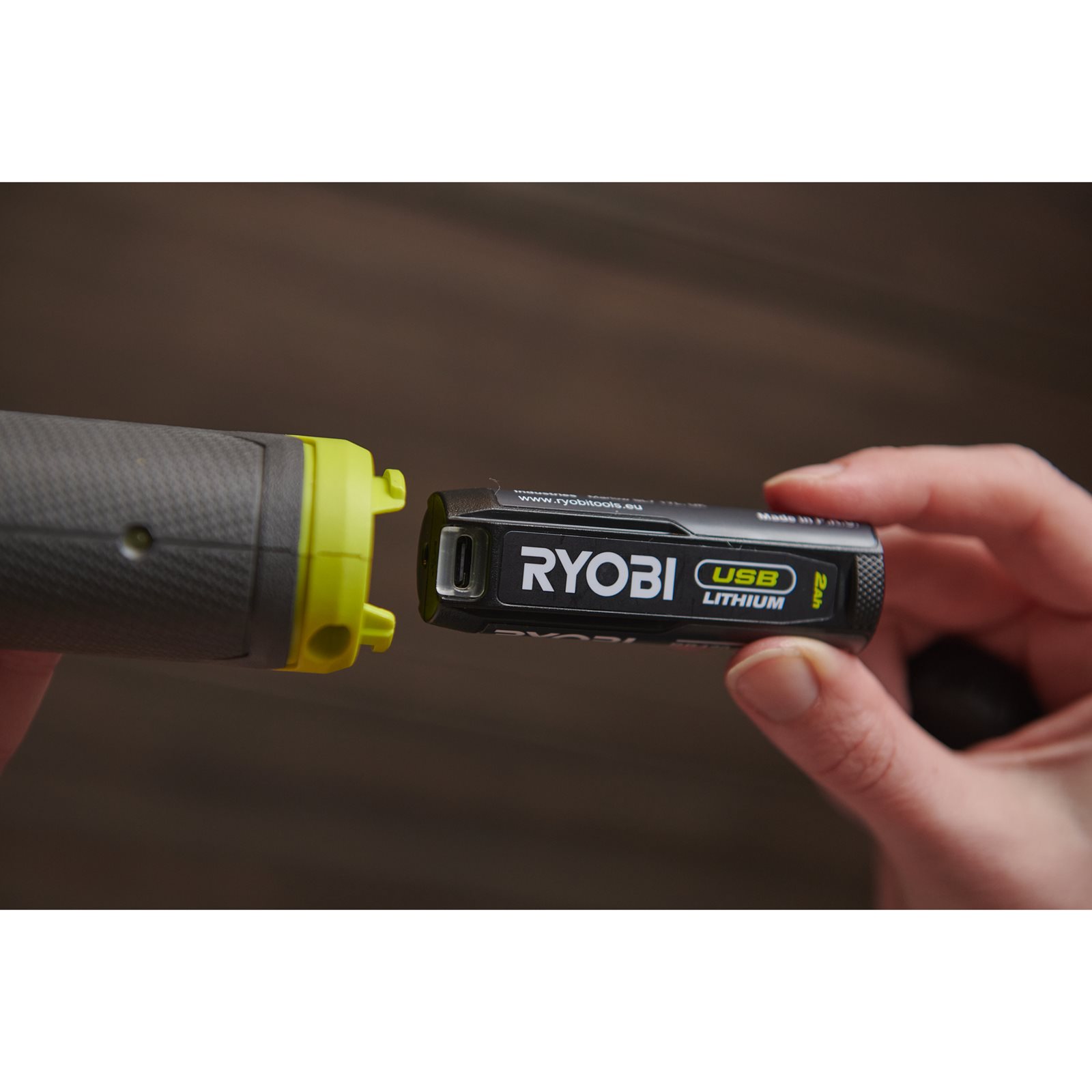 Cheie cu clichet USB Lithium 4V Ryobi RR14W4-0 - in utilizare 6