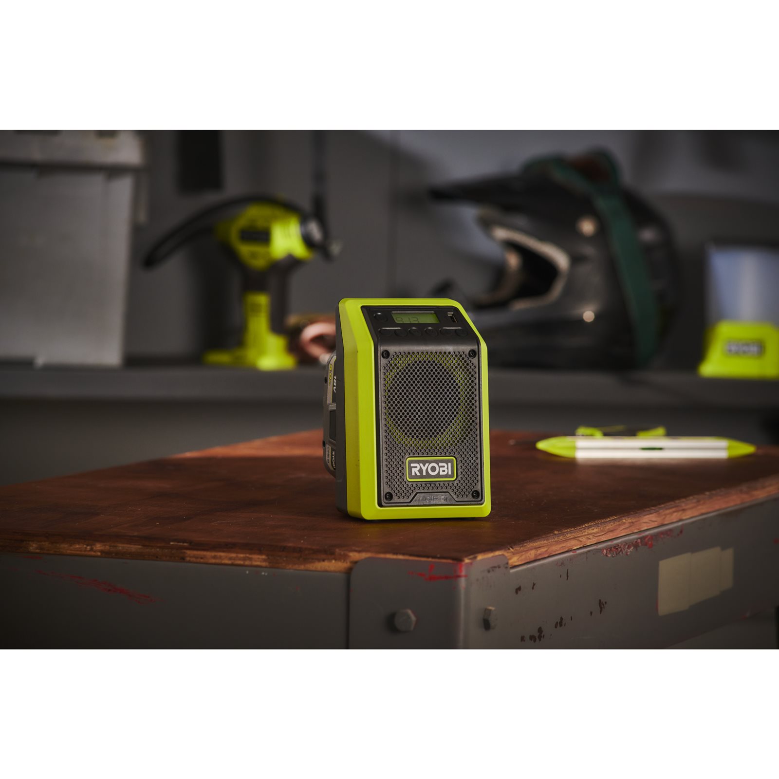 Radio 18V ONE+ cu Bluetooth Ryobi RR18-0 - in utilizare 6