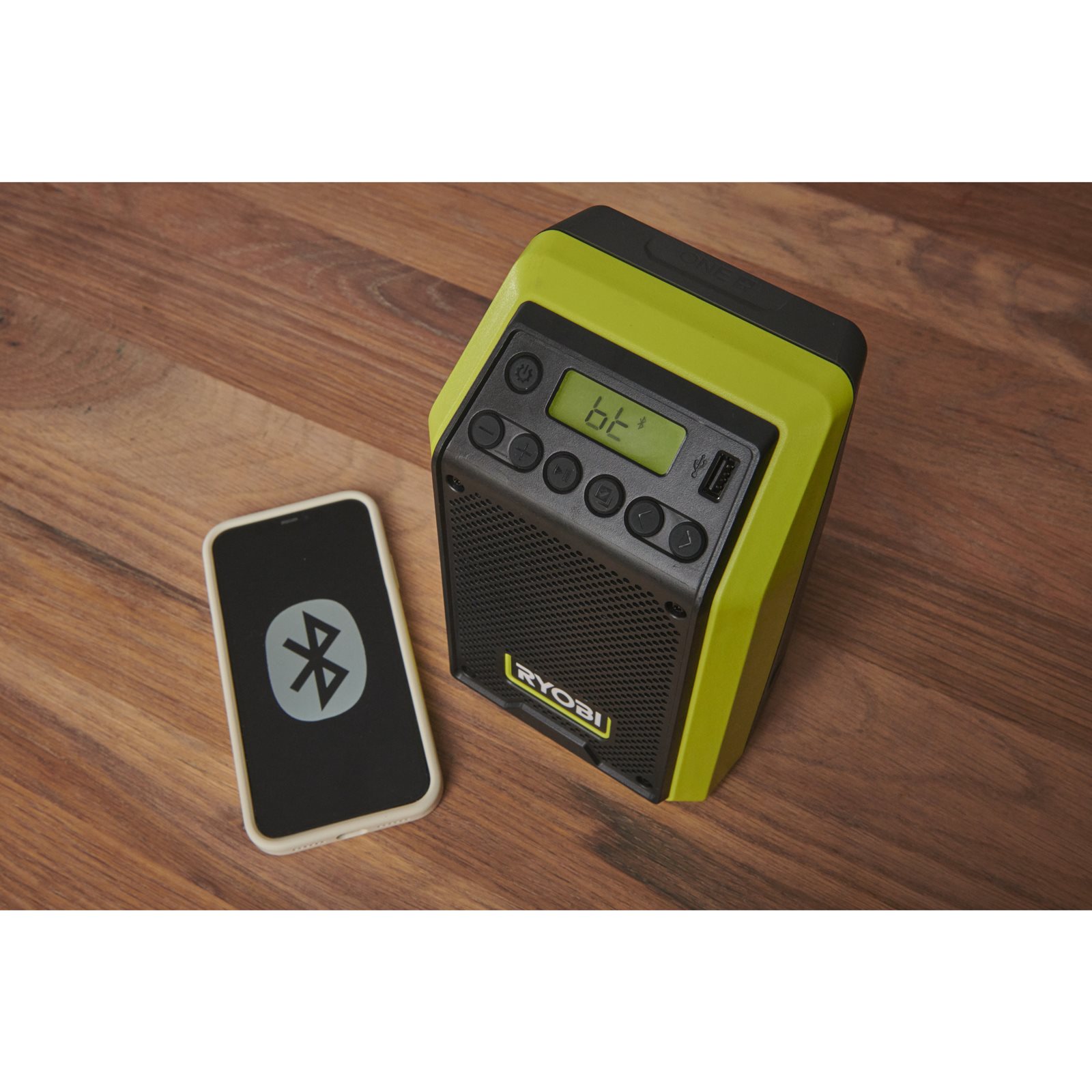 Radio 18V ONE+ DAB+ cu Bluetooth Ryobi RRDAB18-0 - in utilizare 2