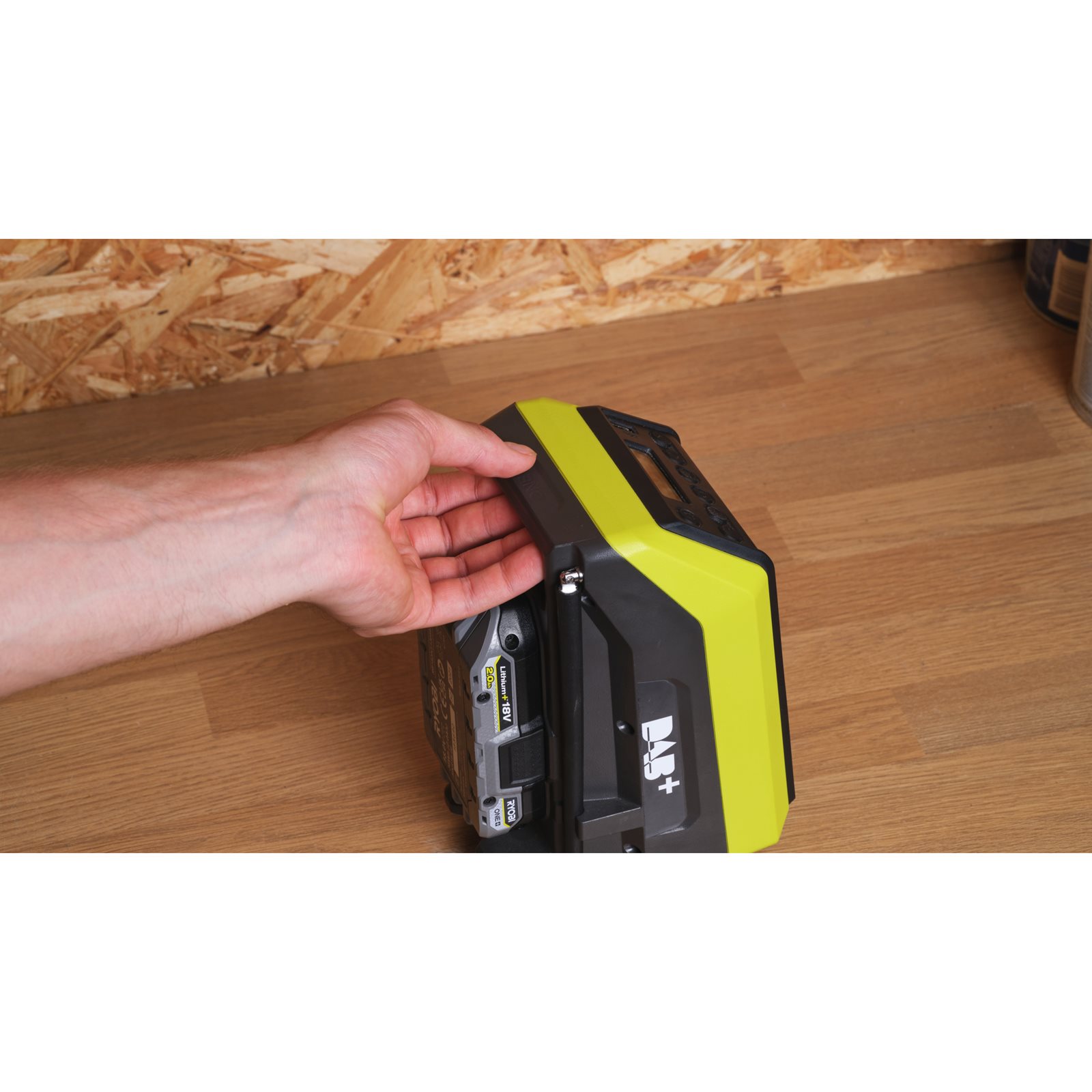 Radio 18V ONE+ DAB+ cu Bluetooth Ryobi RRDAB18-0 - detaliu 3