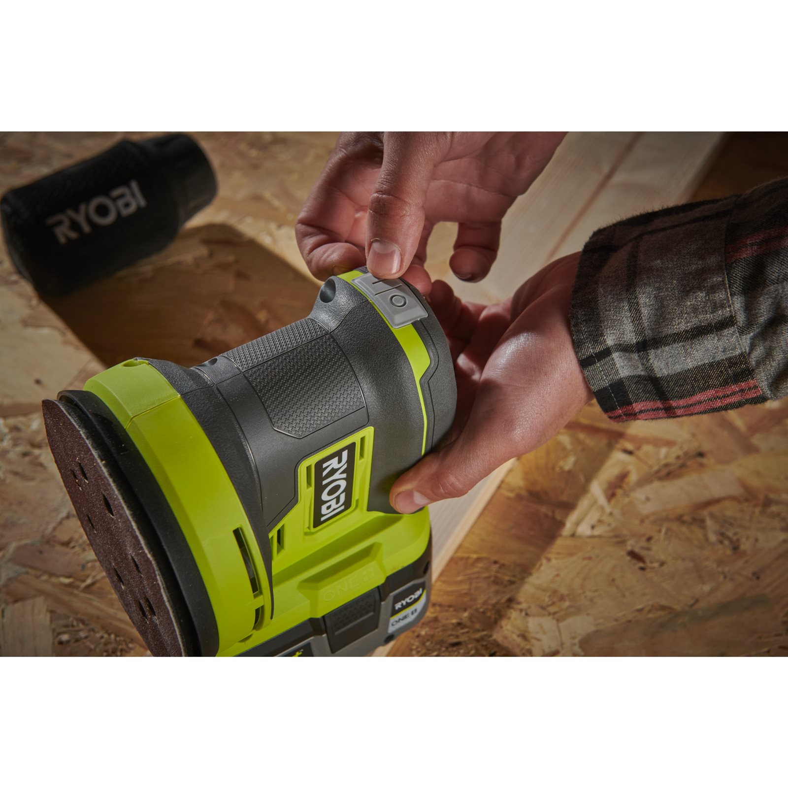 Mașină de șlefuit orbitală 18V ONE+ Ryobi RROS18-0 - in utilizare 4