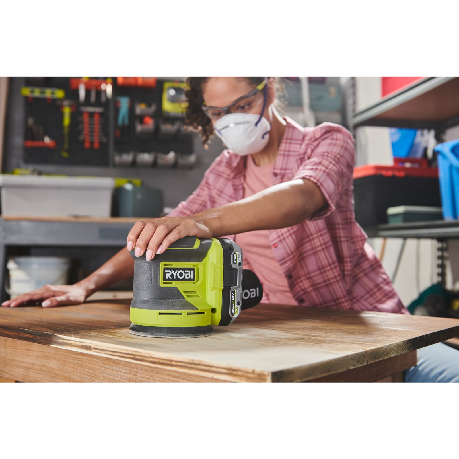 Mașină de șlefuit orbitală 18V ONE+ Ryobi RROS18-0 - in utilizare 5