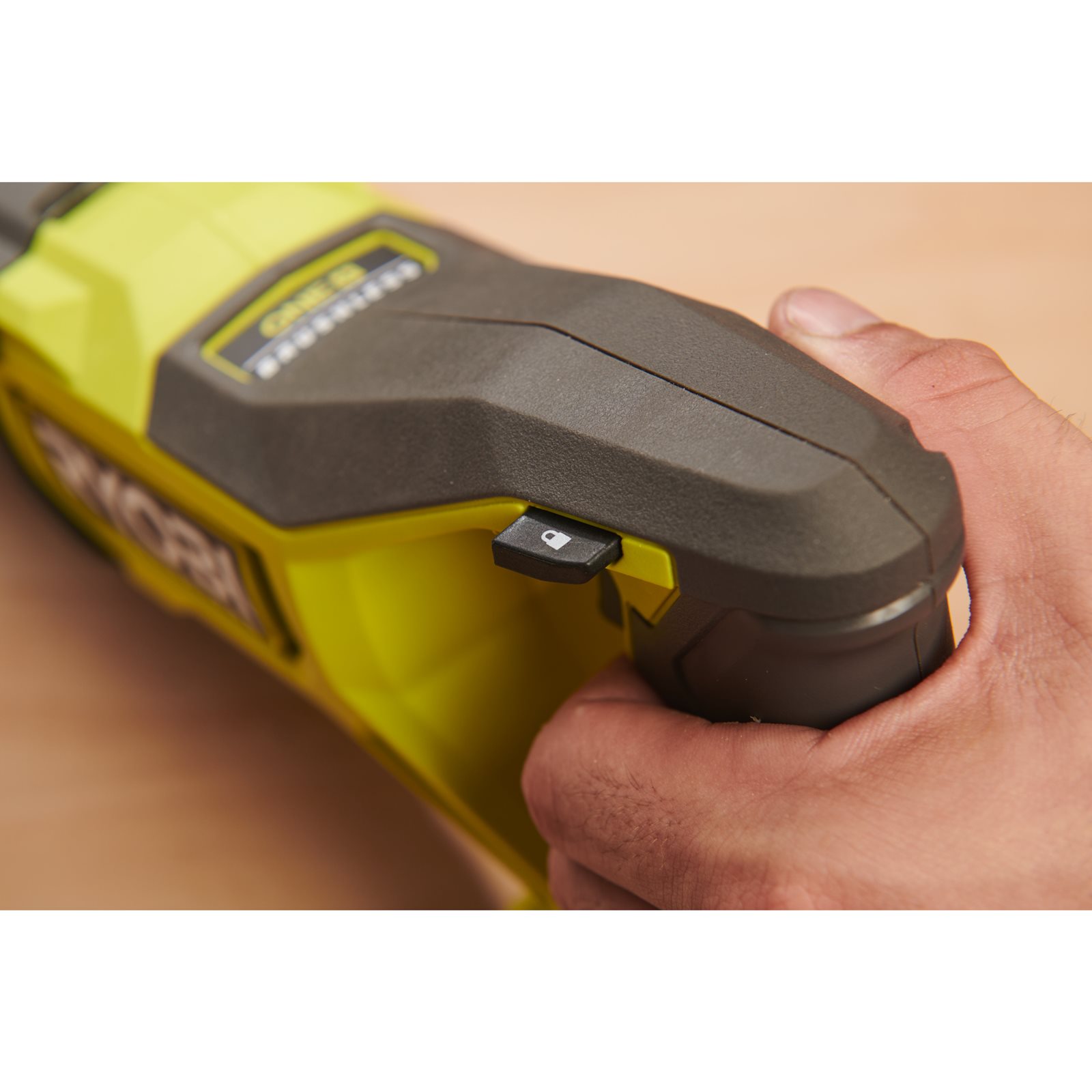 Fierăstraie sabie Ryobi RRS18BL-0 - in utilizare 4