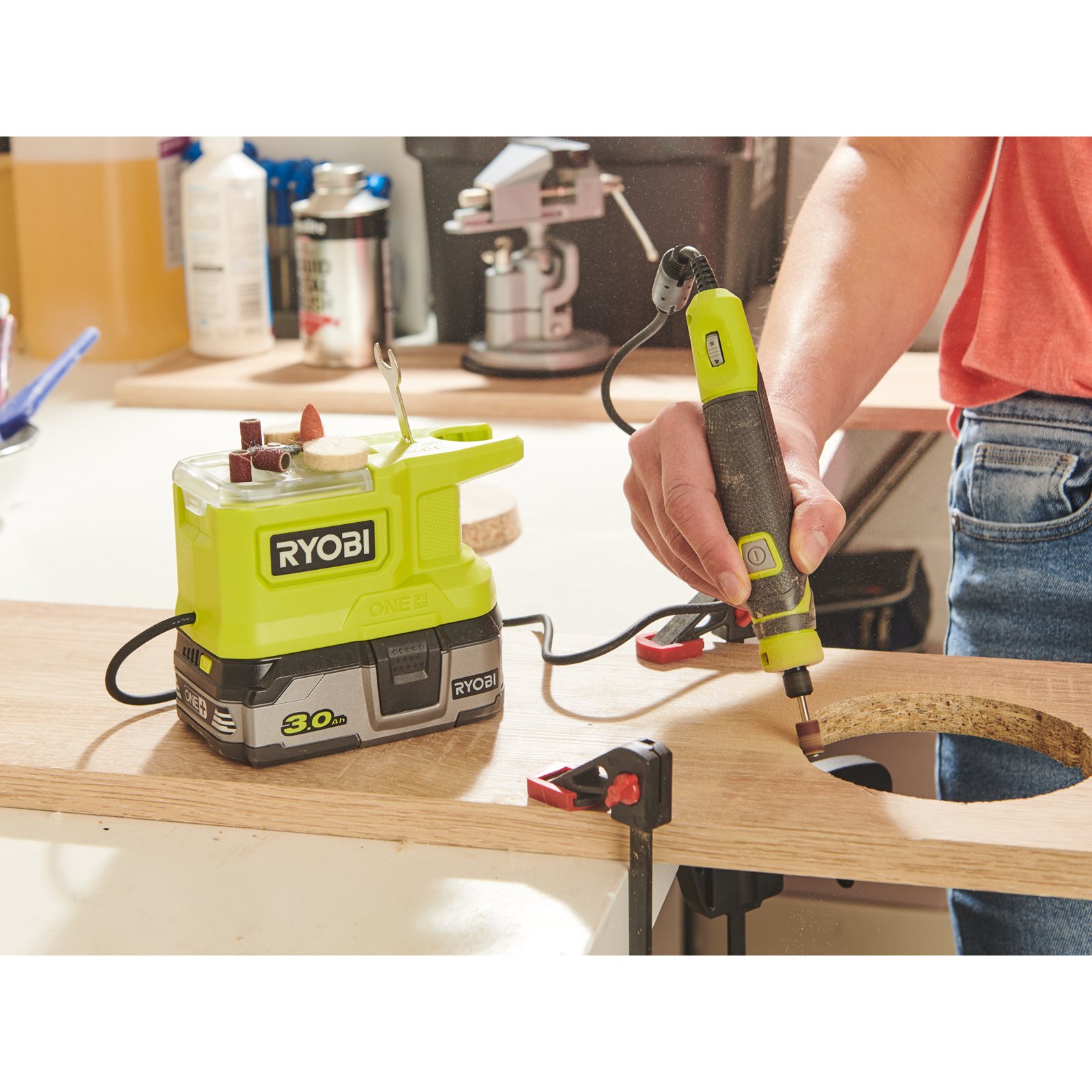 Unealtă rotativa 18V ONE+ Ryobi RRT18-0 - in utilizare 1