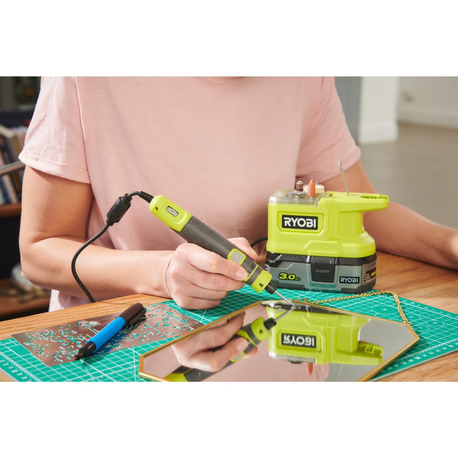 Unealtă rotativa 18V ONE+ Ryobi RRT18-0 - in utilizare 4