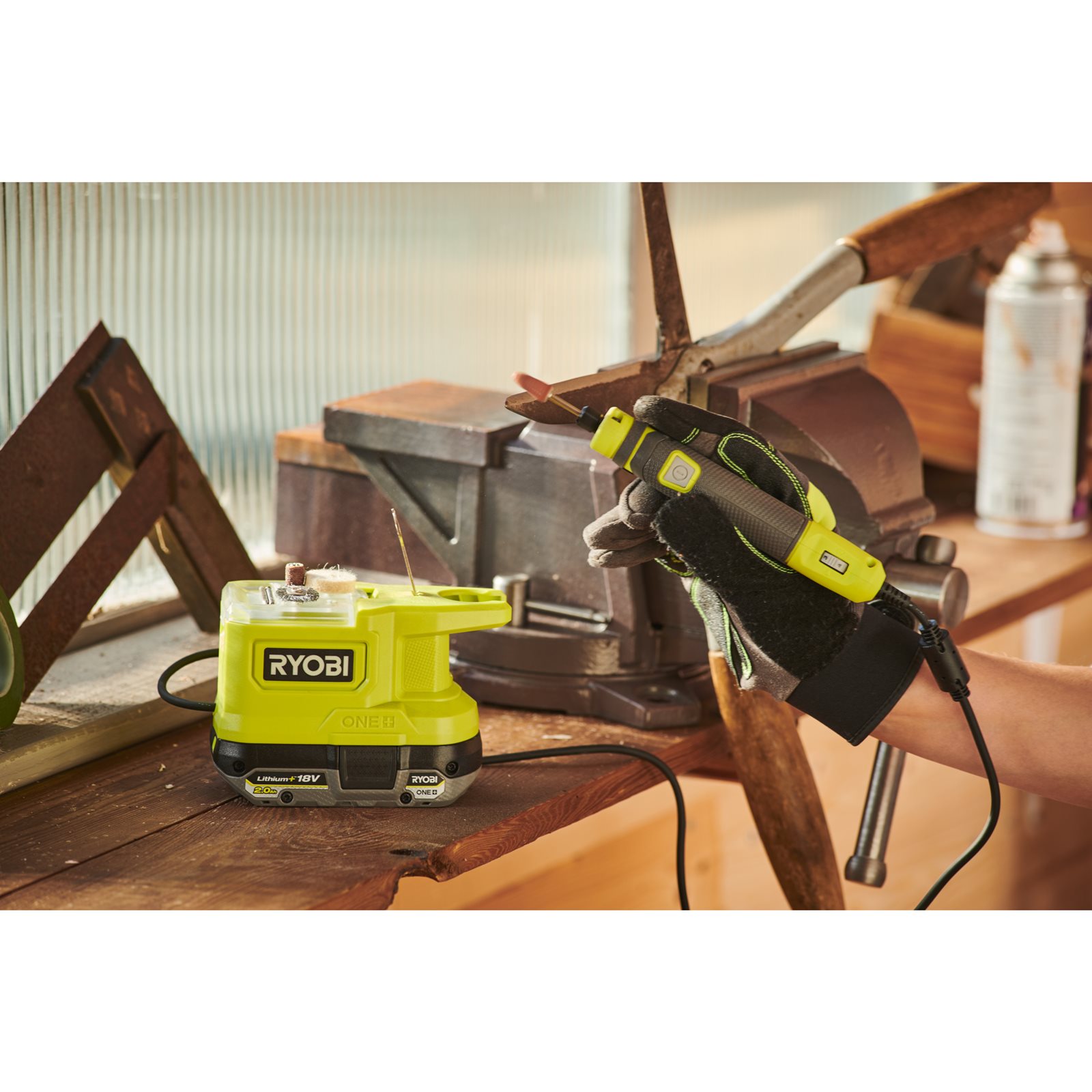 Unealtă rotativa 18V ONE+ Ryobi RRT18-0 - in utilizare 5