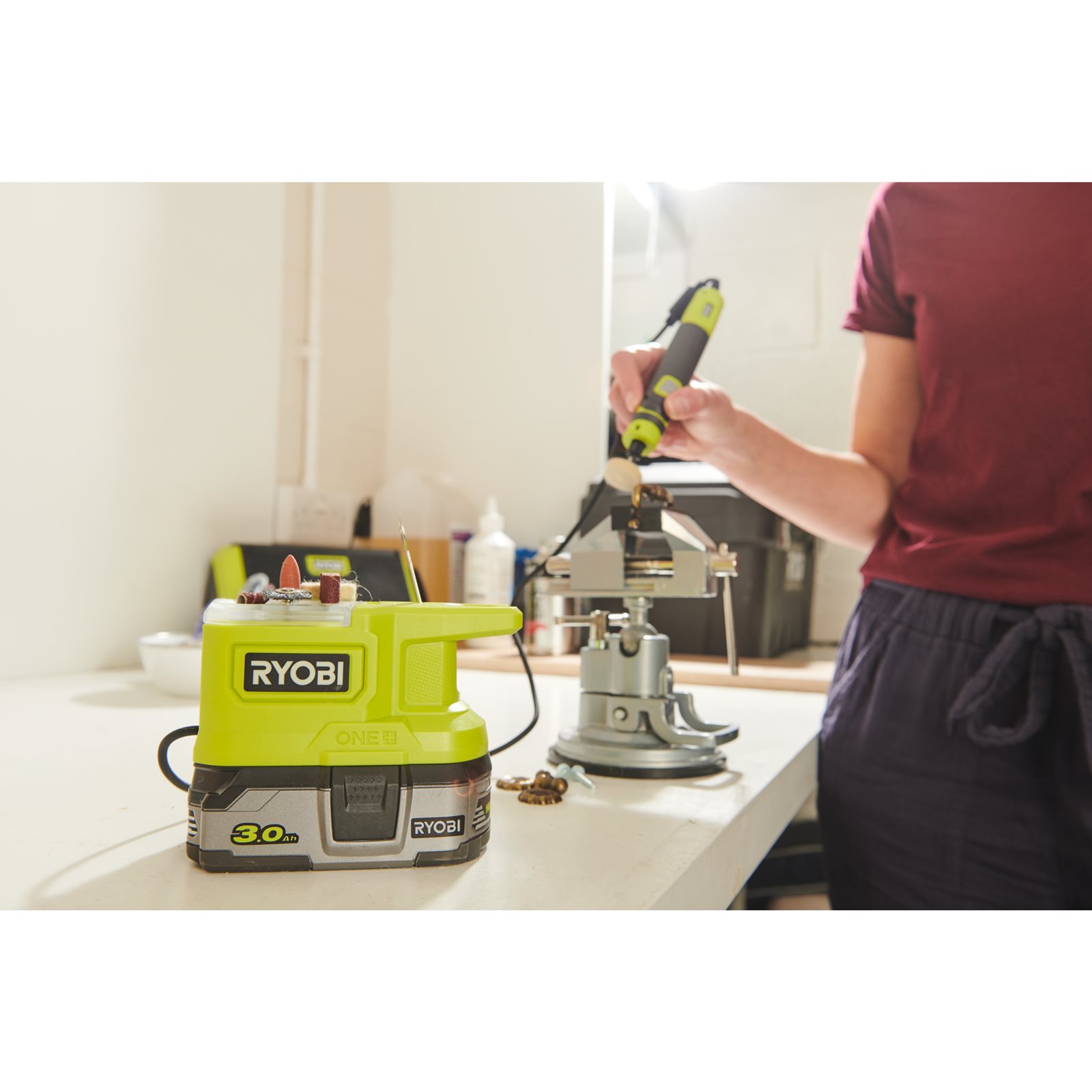 Unealtă rotativa 18V ONE+ Ryobi RRT18-0 - in utilizare 6