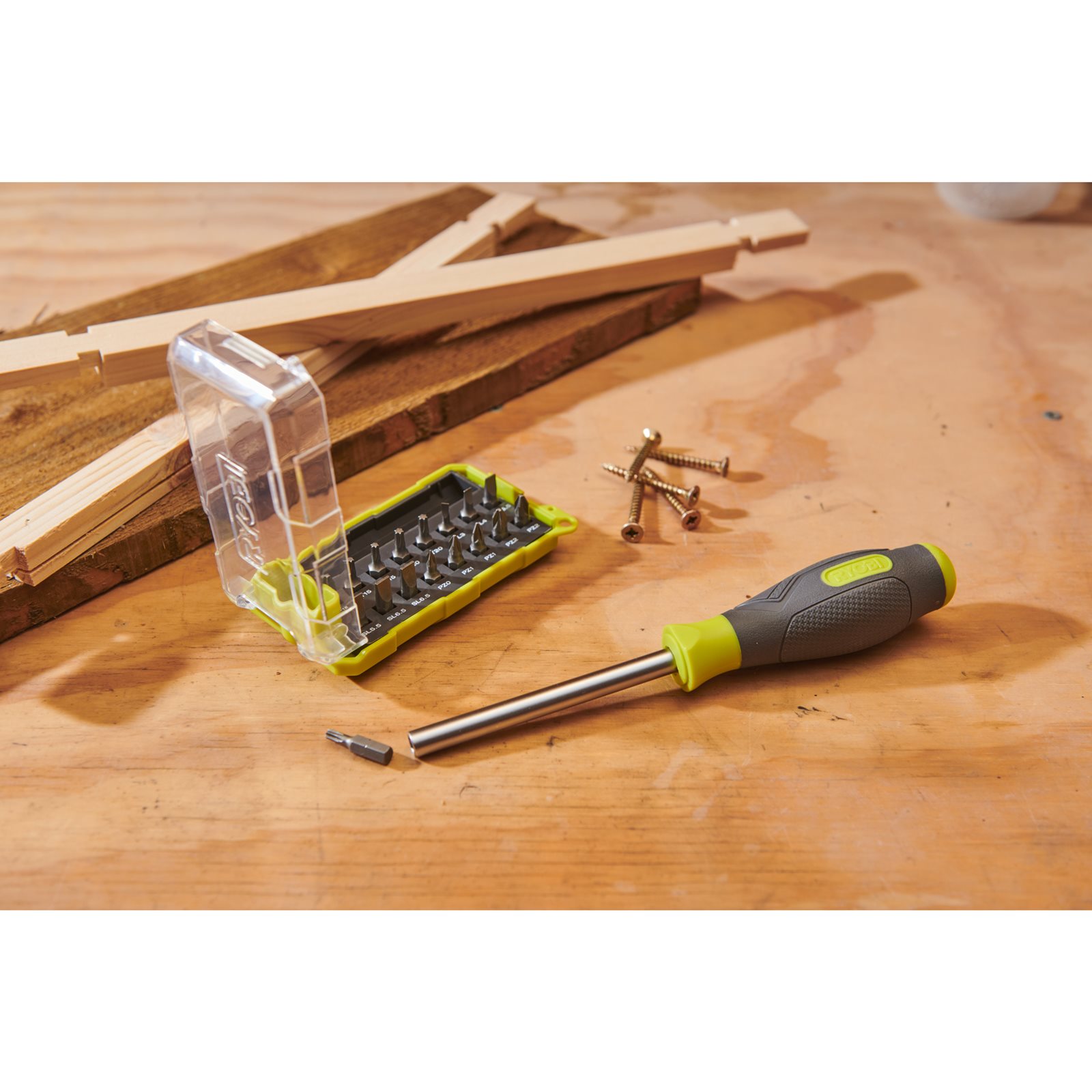 Set de înșurubare 17 piese Ryobi RSD17PCS - in utilizare 4