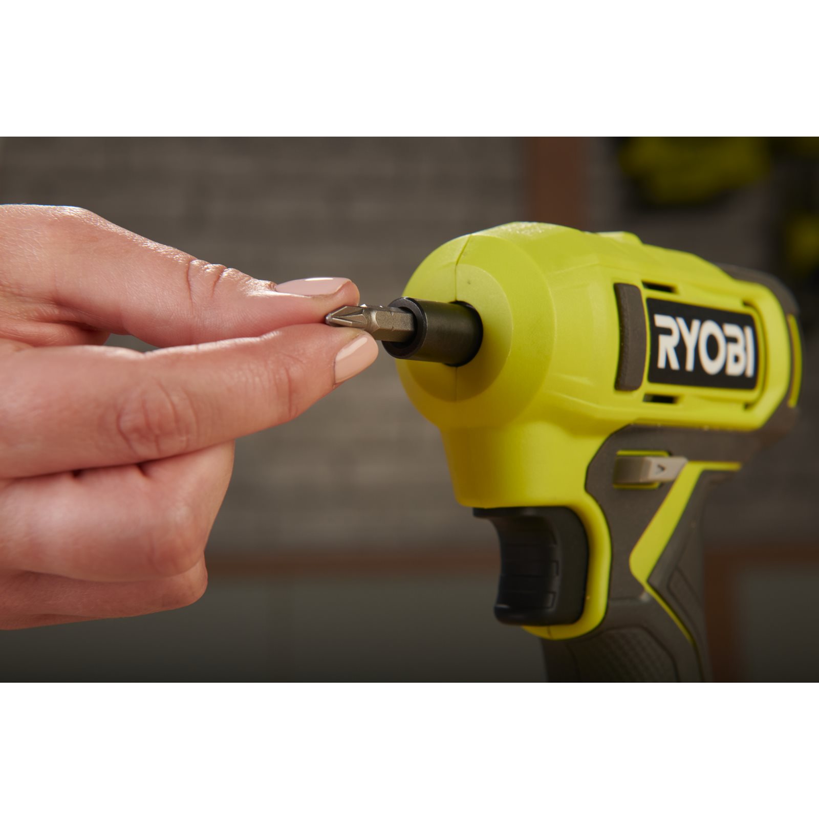 Mașini de înșurubat Ryobi RSD18-0 - in utilizare 2