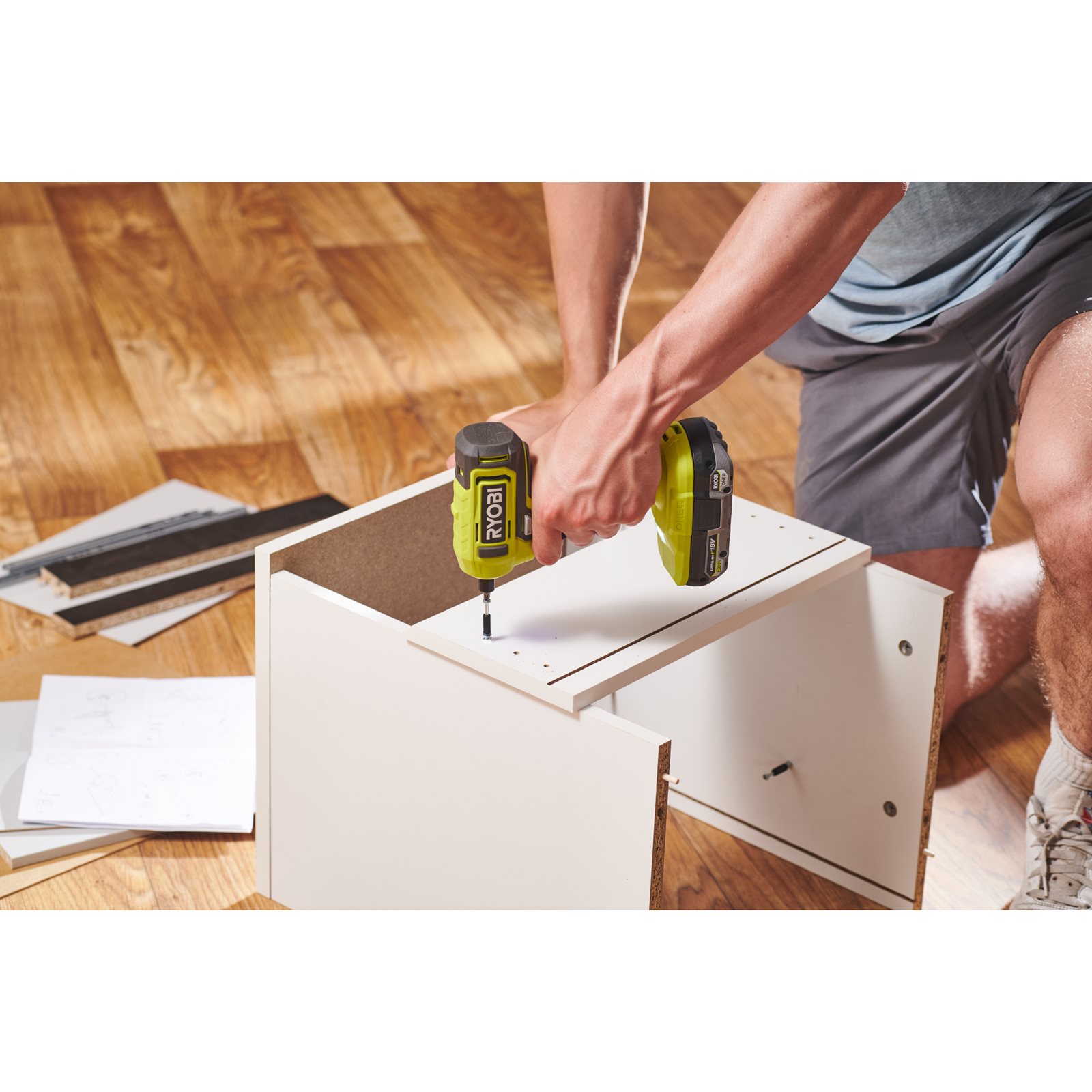 Mașini de înșurubat Ryobi RSD18-0 - in utilizare 3