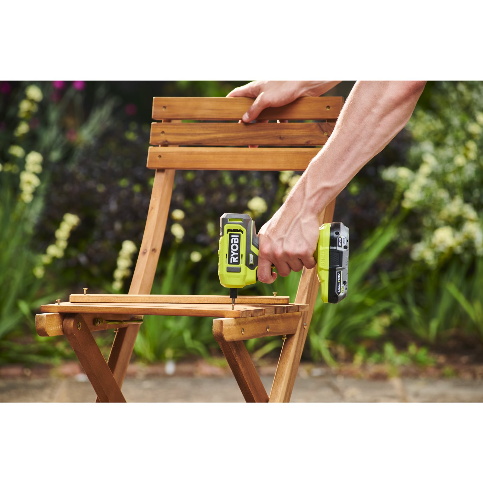 Mașini de înșurubat Ryobi RSD18-0 - in utilizare 4