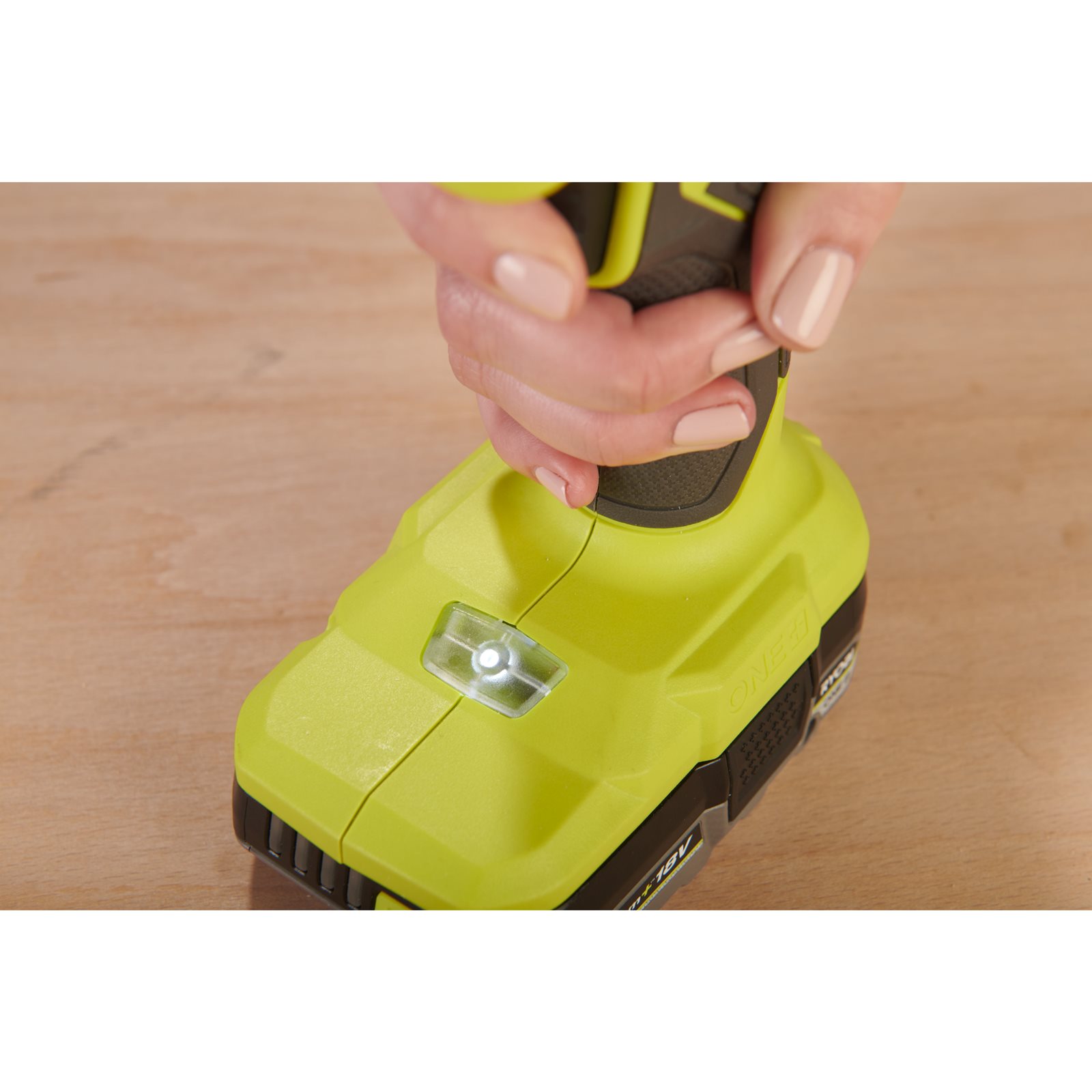 Mașini de înșurubat Ryobi RSD18-0 - in utilizare 5