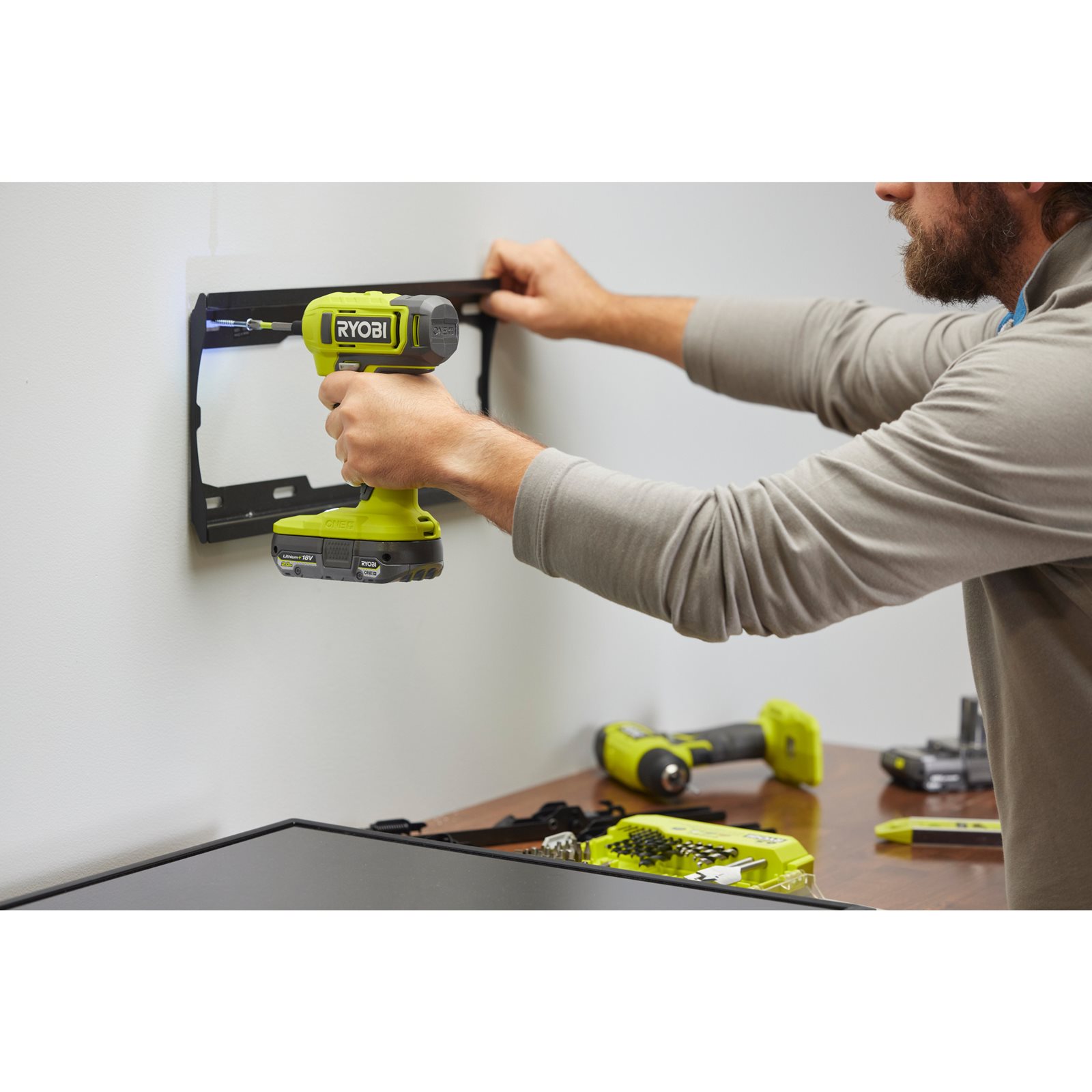 Mașini de înșurubat Ryobi RSD18-0 - in utilizare 6
